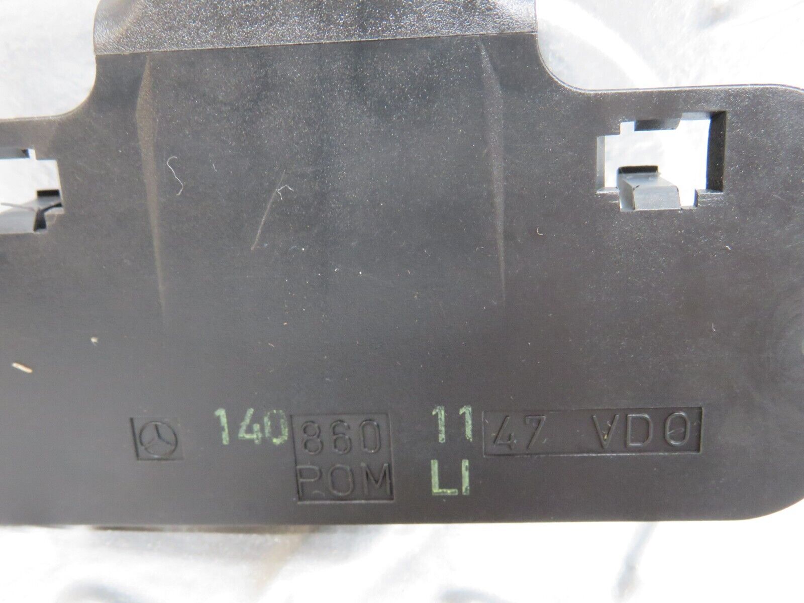 24634 Mercedes-Benz W140 S320 Front Heated Windscreen Washer Nozzle 1408601147