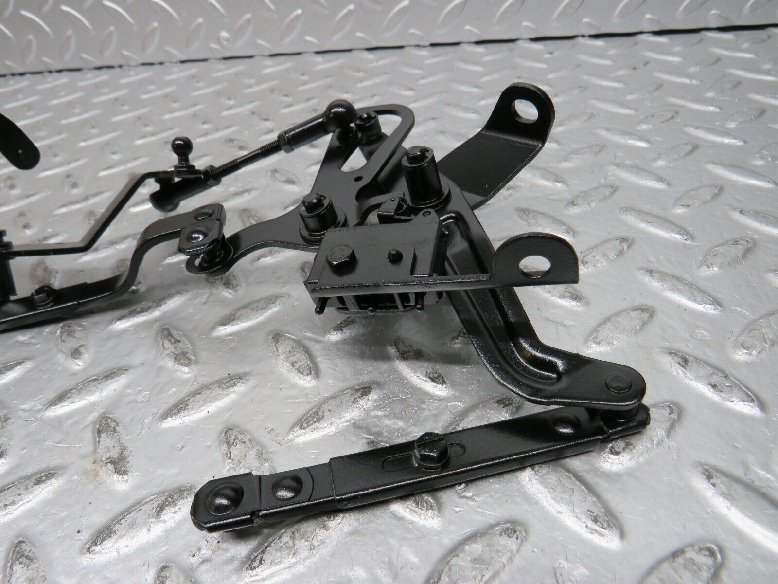 31993 Mercedes-Benz W123 230E Throttle Linkage