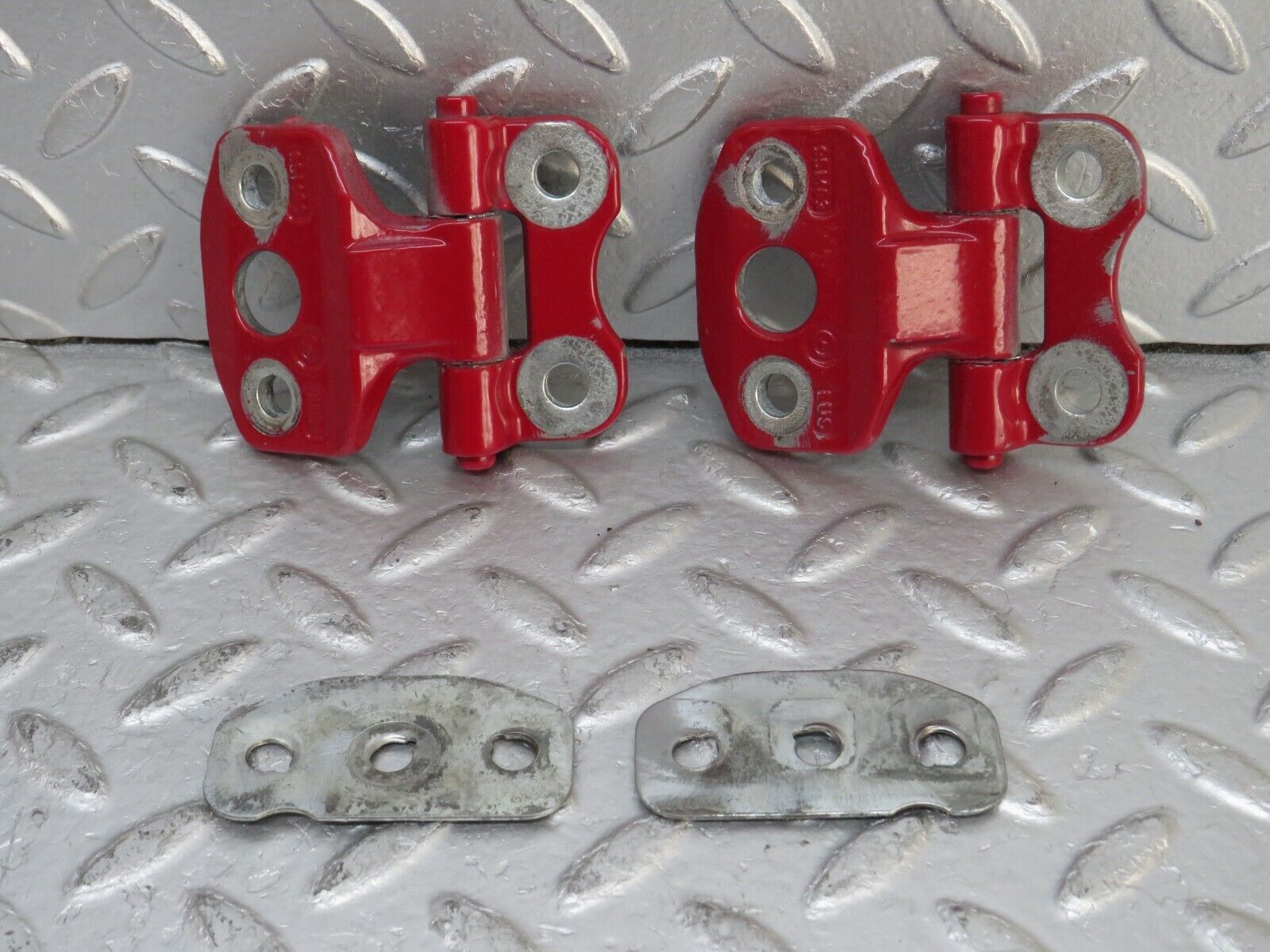 33371 Mercedes-Benz W202 C180 Front Door Hinge Left