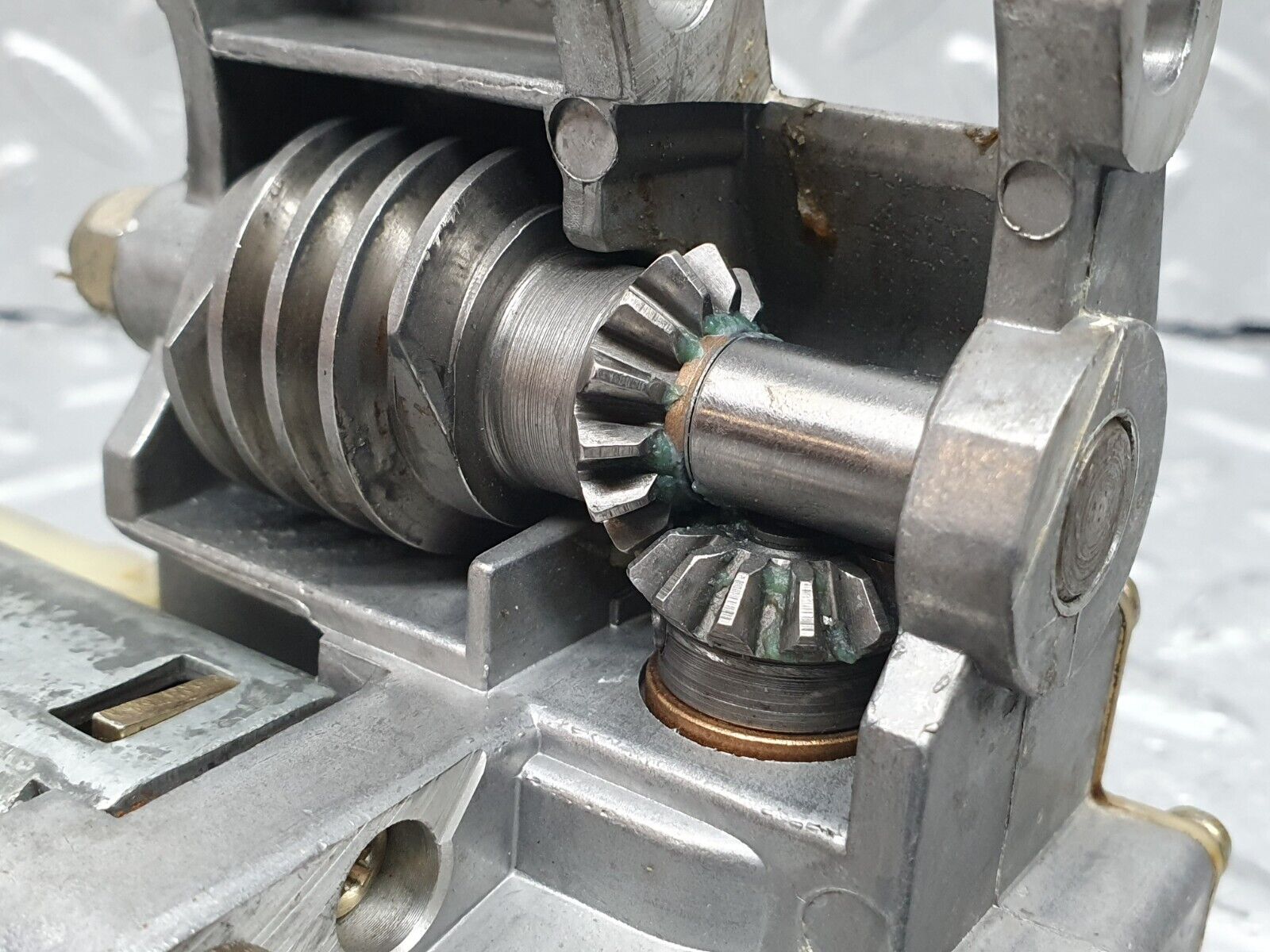 41004 Mercedes-Benz W126 300SE Steering Column Adjustment Motor 1264600425