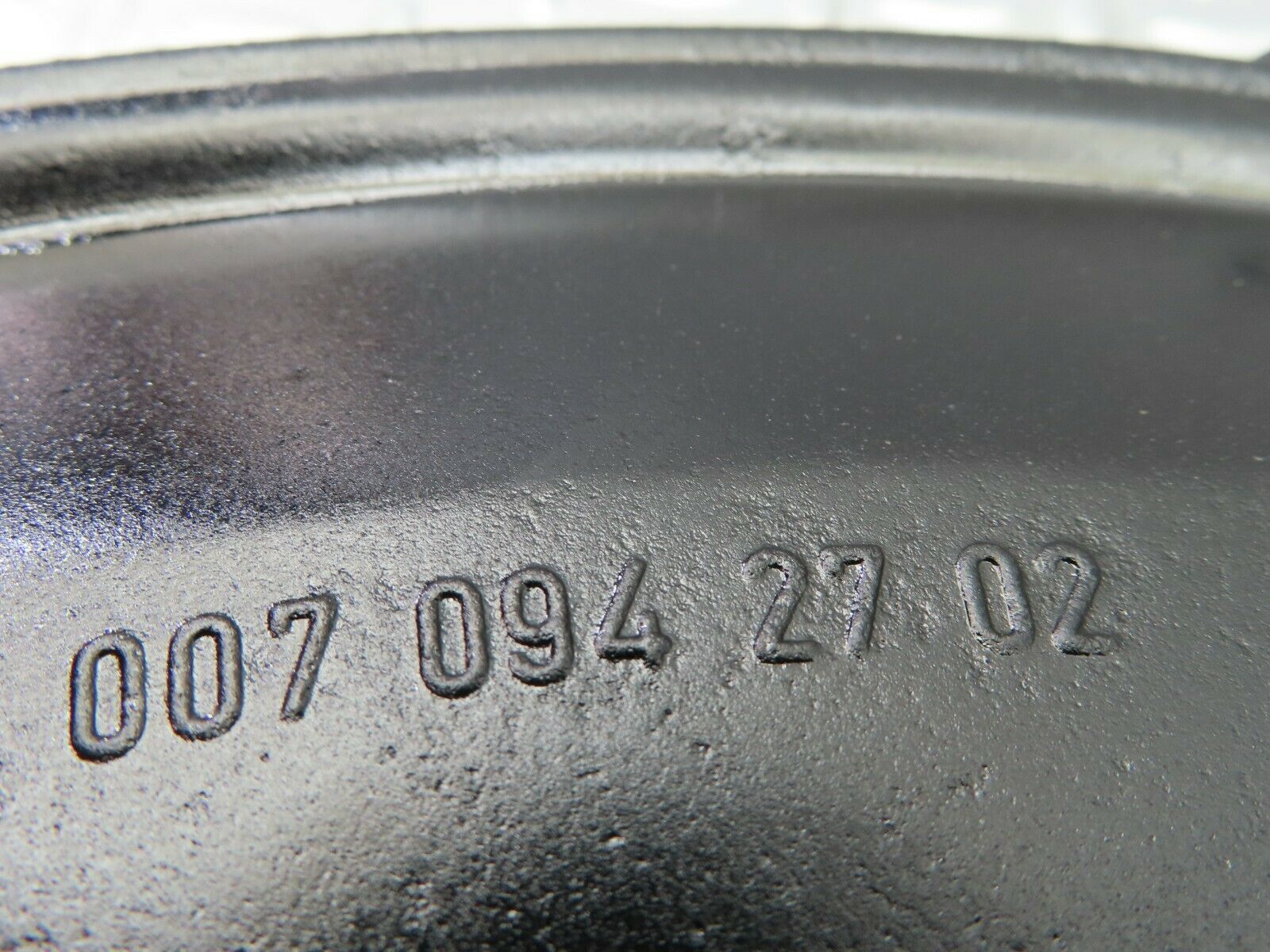 7058 Mercedes-Benz C107 350SLC Coupe Air Filter Housing Box 0070942702