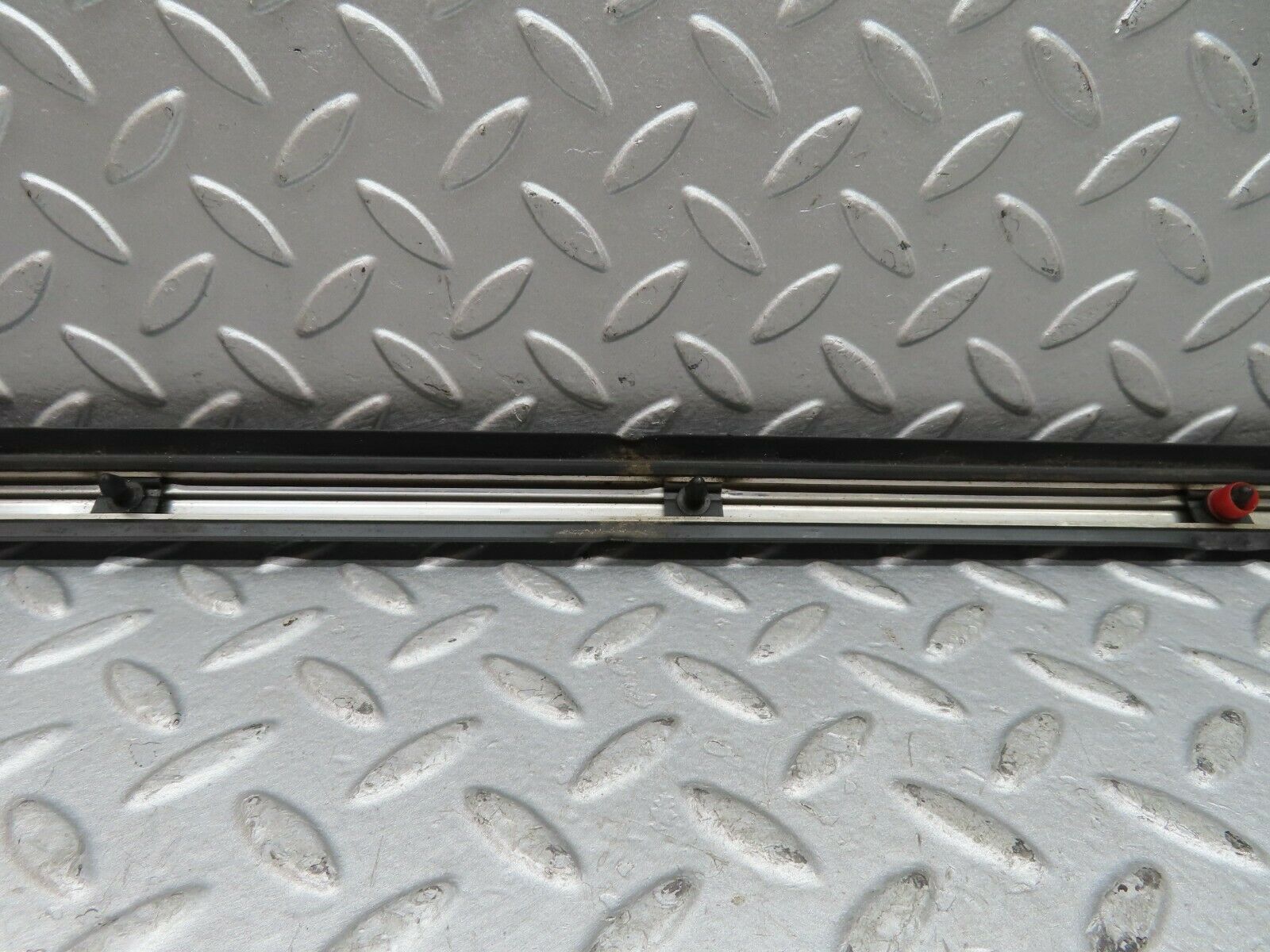 17893 Mercedes-Benz W116 450SEL Rear Right Door Centre Chrome Trim