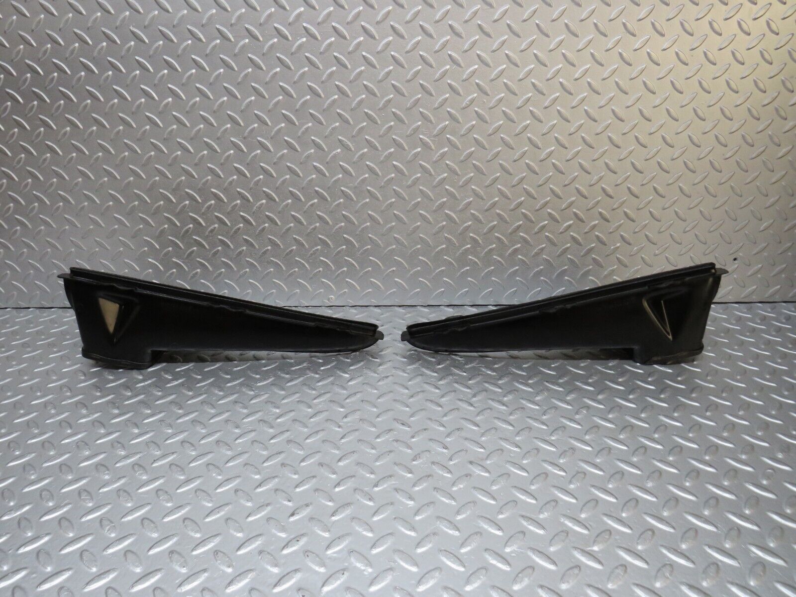 40550 Mercedes-Benz W123 300D Air Duct Vent Pair 1238300219 1238300119