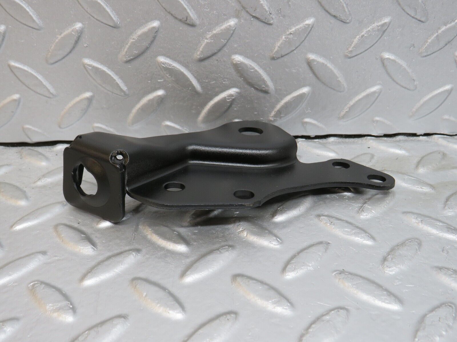 38115 Mercedes-Benz A124 320E Cabriolet Accelerator Cable Bracket Holder