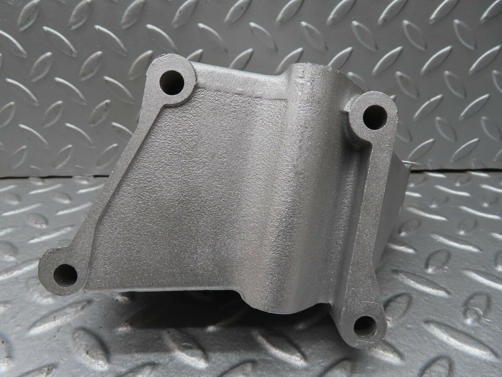 13566 Mercedes-Benz W123 200 Power Steering Pump Bracket 1234660041