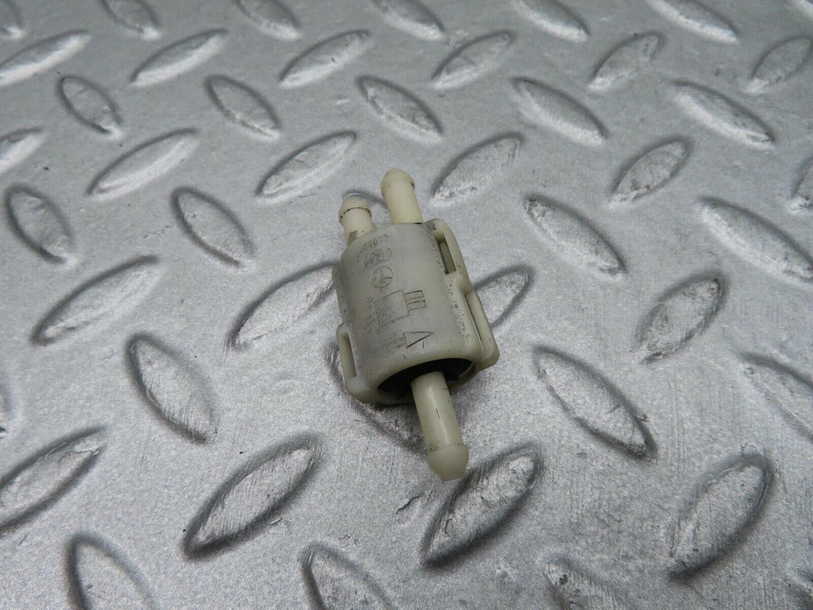 12005 Mercedes-Benz R129 300SL Coupe Windscreen Washer Fluid Distributor