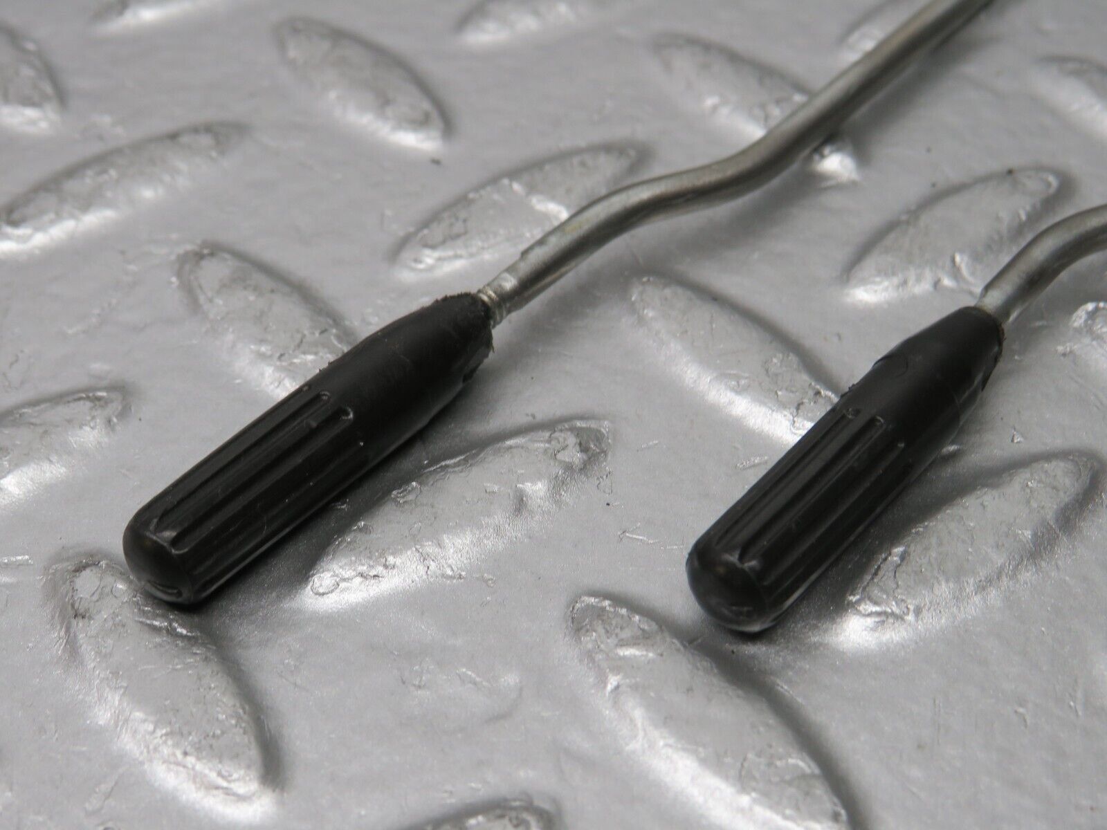 31628 Mercedes-Benz W201 190LE 1.8L Front Door Lock Knob Pair