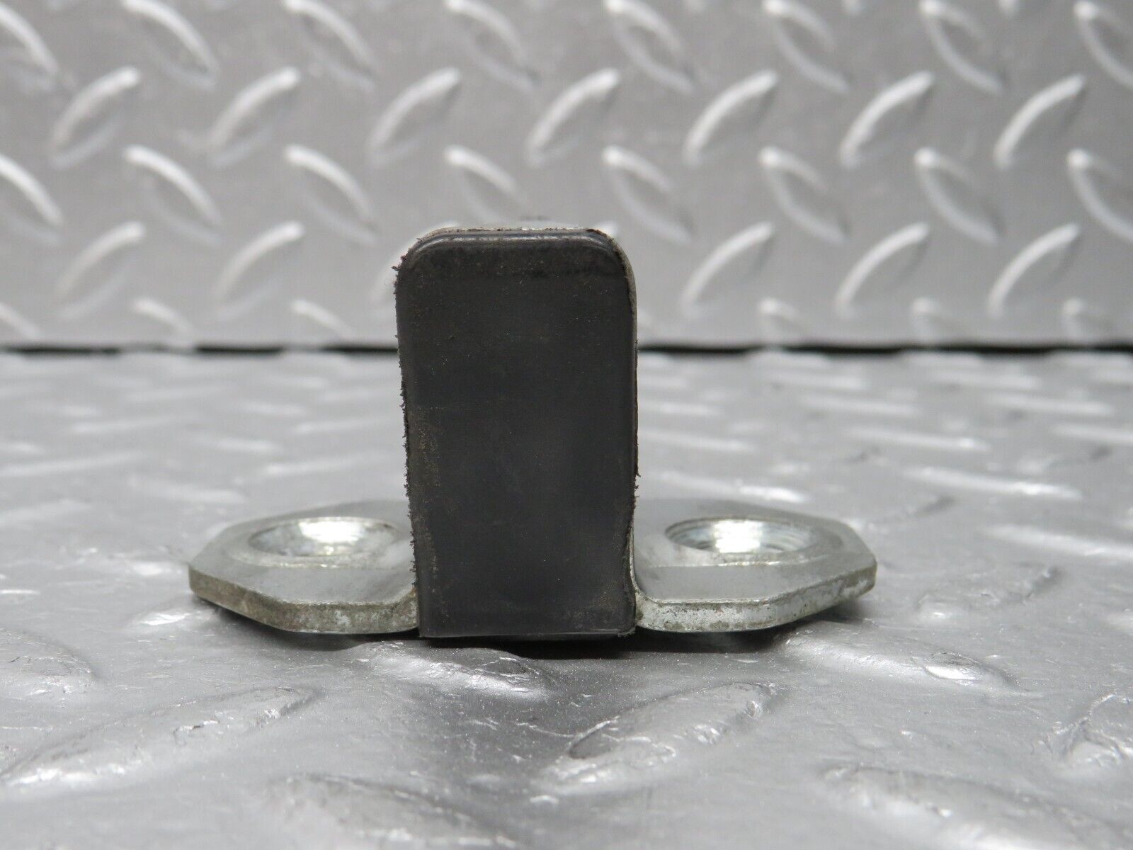 31323 Mercedes-Benz S124 220TE Wagon Door Lock Latch