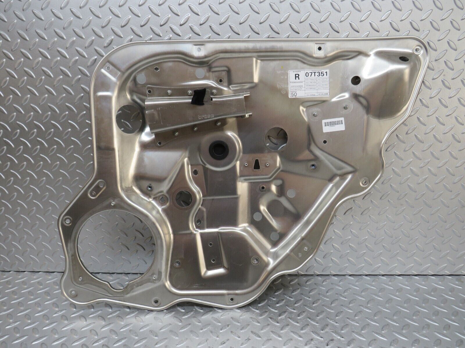 35106 Mercedes-Benz W221 Rear Right Window Regulator Support Panel