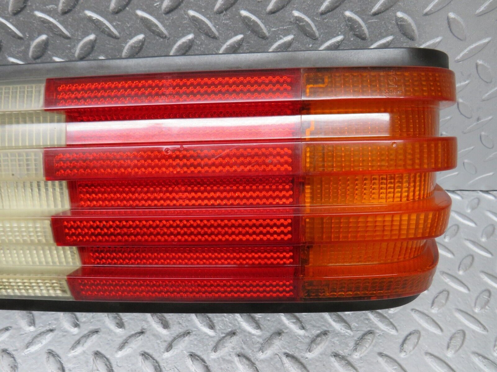 36191 Mercedes-Benz W126 420SE Tail Light & Bulb Holder Right Side 22072