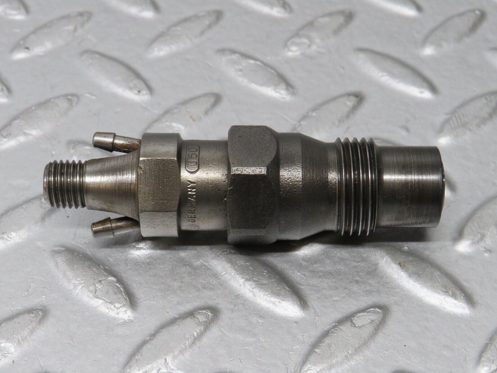 35891 Mercedes-Benz 240D OM616.912 Diesel Fuel Injector Bosch KCA30S35/4