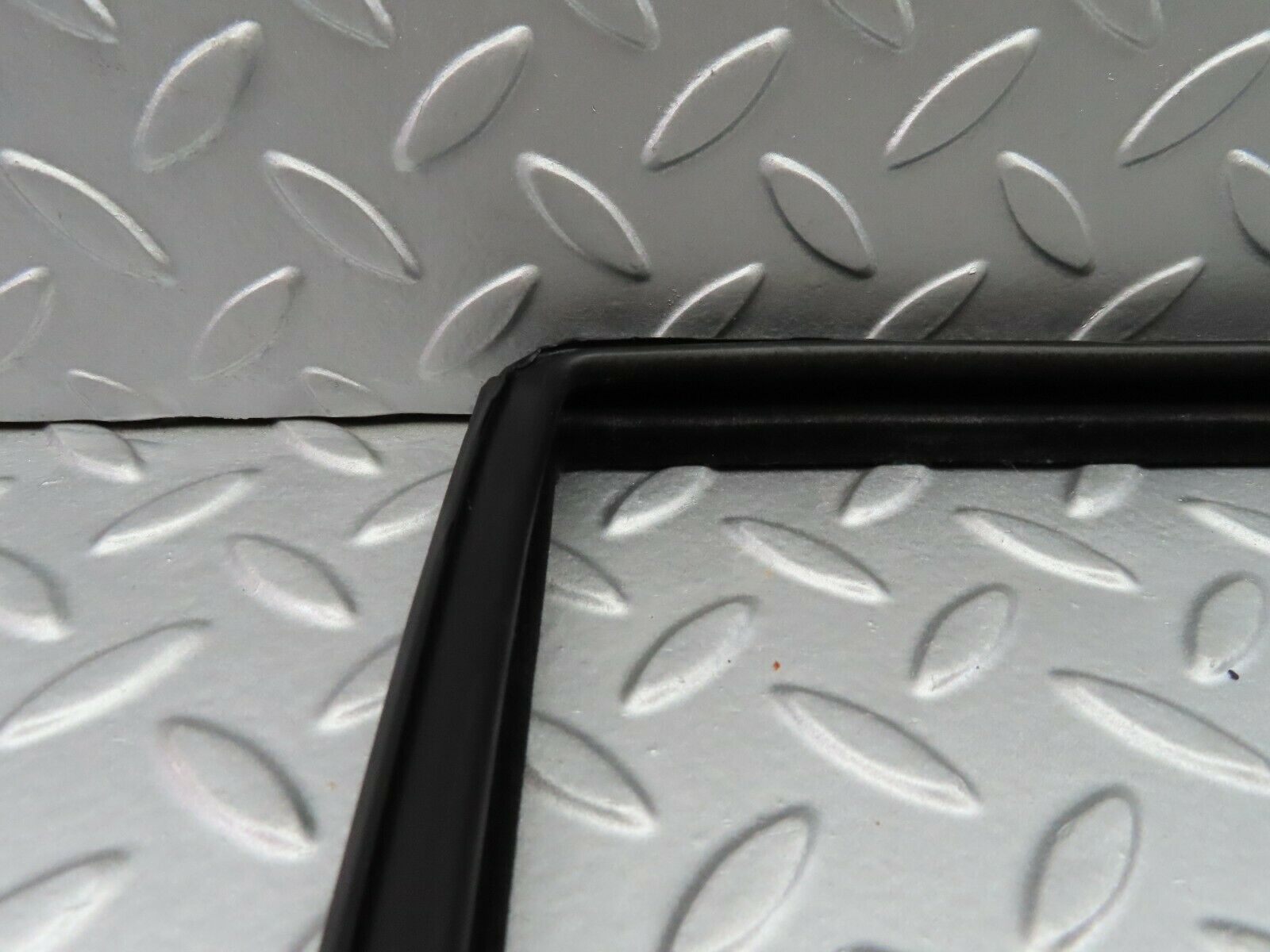 6612 Mercedes-Benz S124 E220 Wagon Window Seal Rubber Rear Right