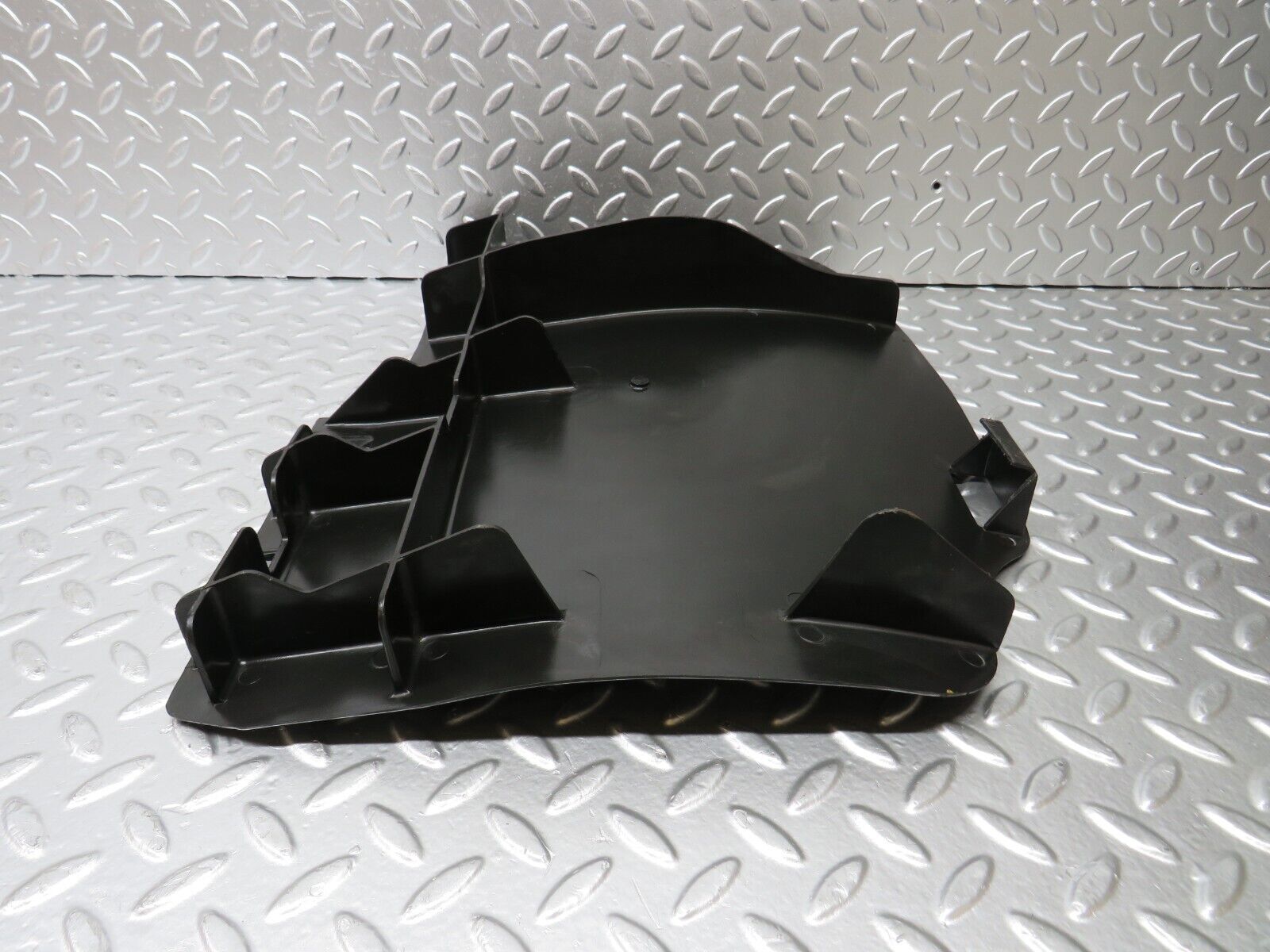 25143 Mercedes-Benz W201 190D Front Left Front Cable Channel Cover 2016841137