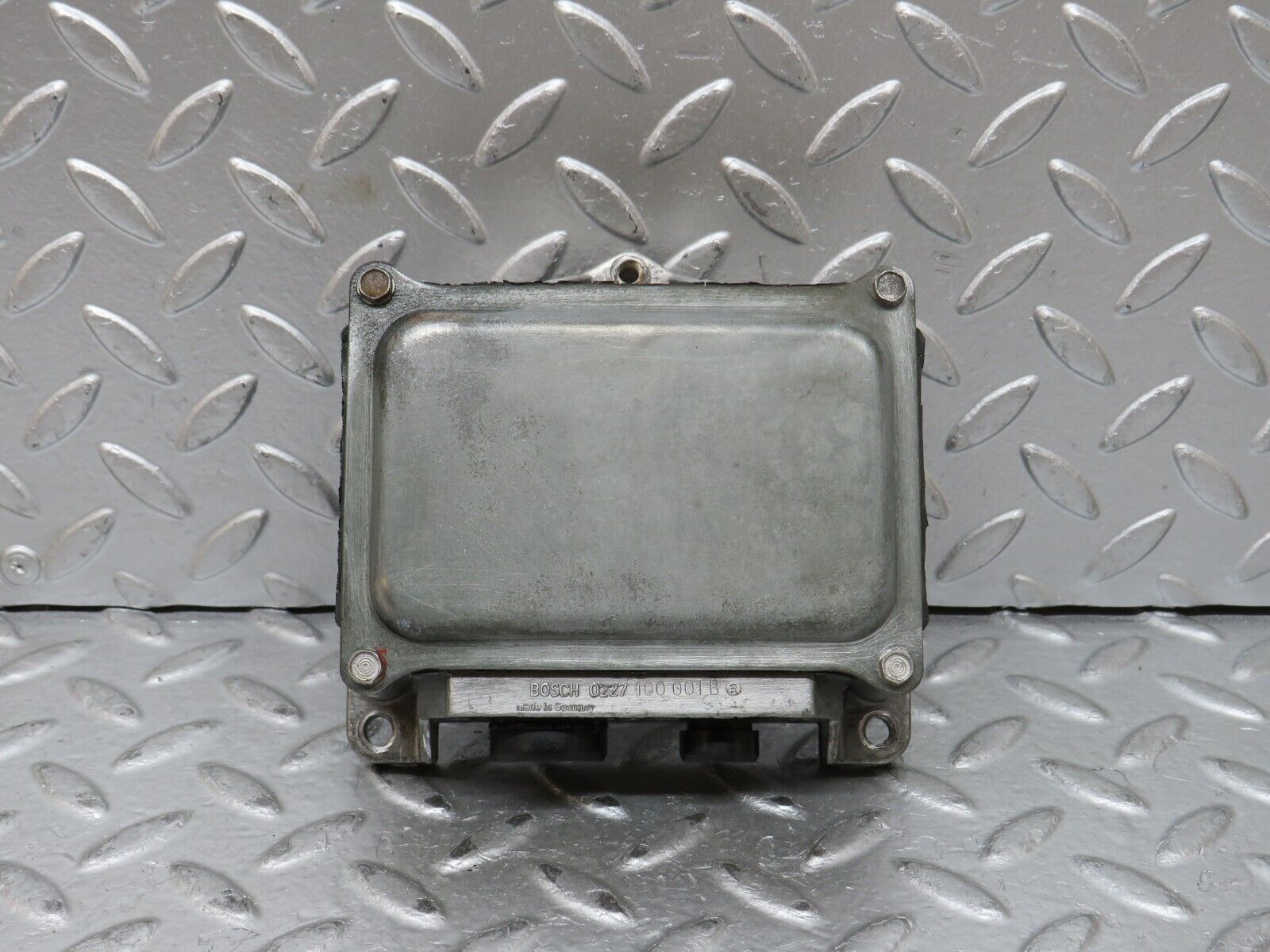 27937 Mercedes-Benz W123 280E Ignition Control Unit 0227100001