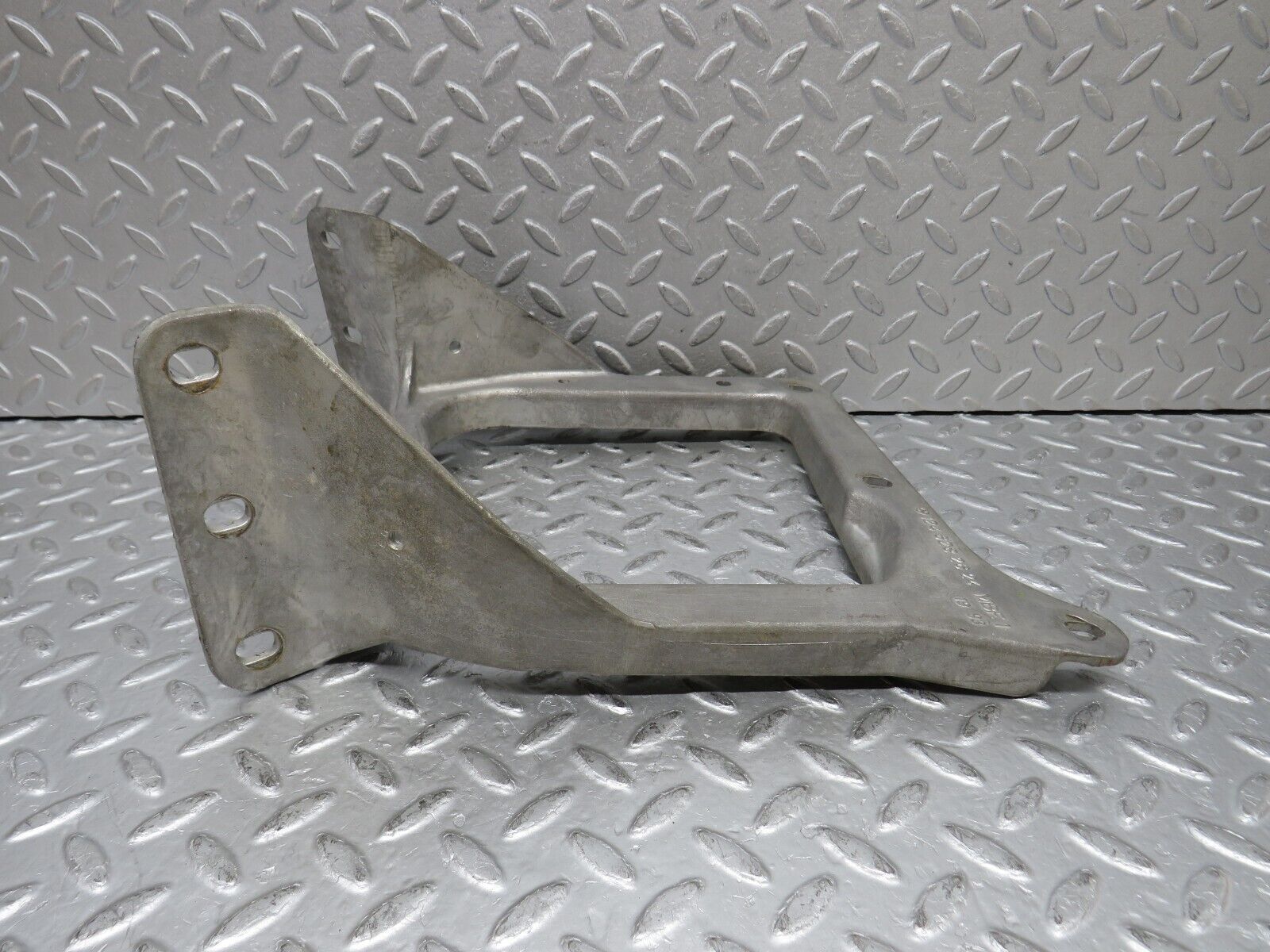 37964 Mercedes-Benz A124 320E Cabriolet Centre Control Support Bracket 1246282624