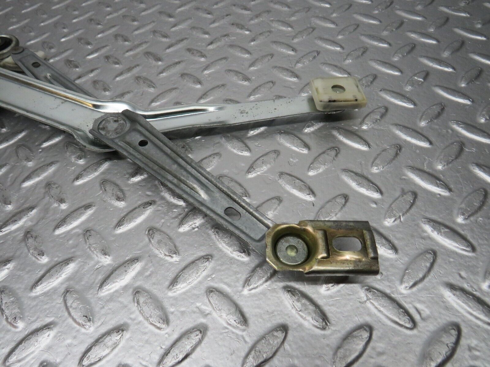 32308 Mercedes-Benz S124 300TE Wagon Front Left Power Window Regulator