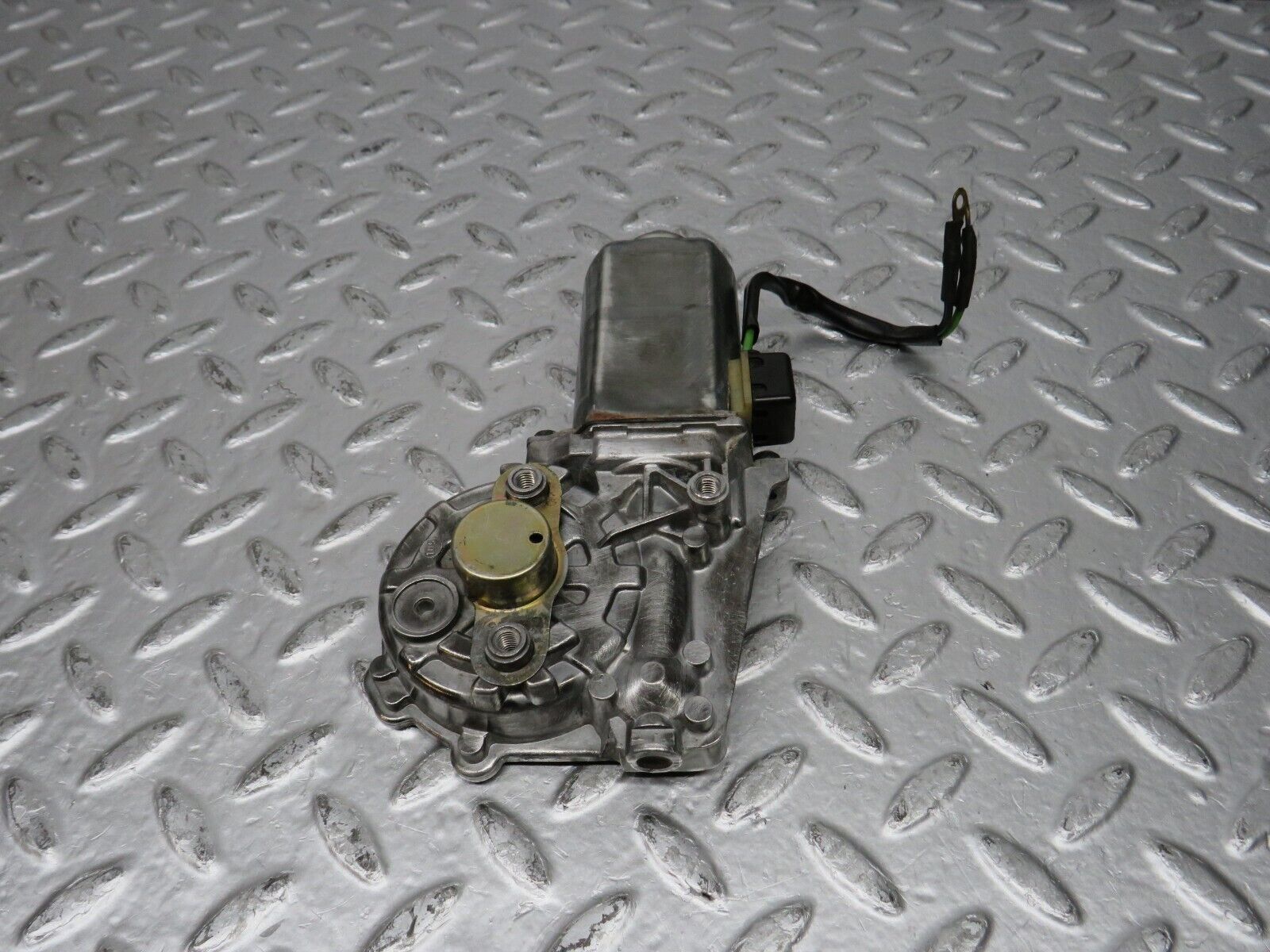 31197 Mercedes-Benz S124 220TE Window Regulator Motor Left Bosch 0130821284