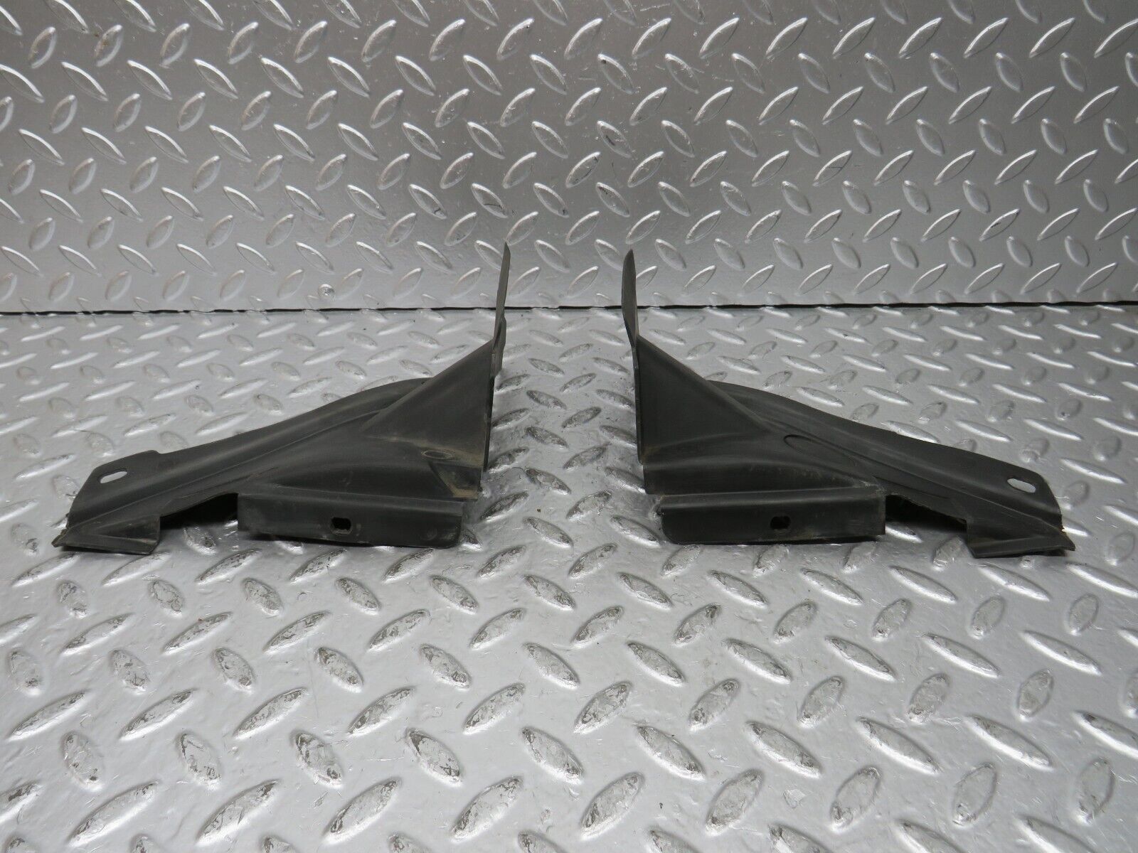 26442 Mercedes-Benz C124 220CE Covering Side Member Pair 1246280907 1246281007