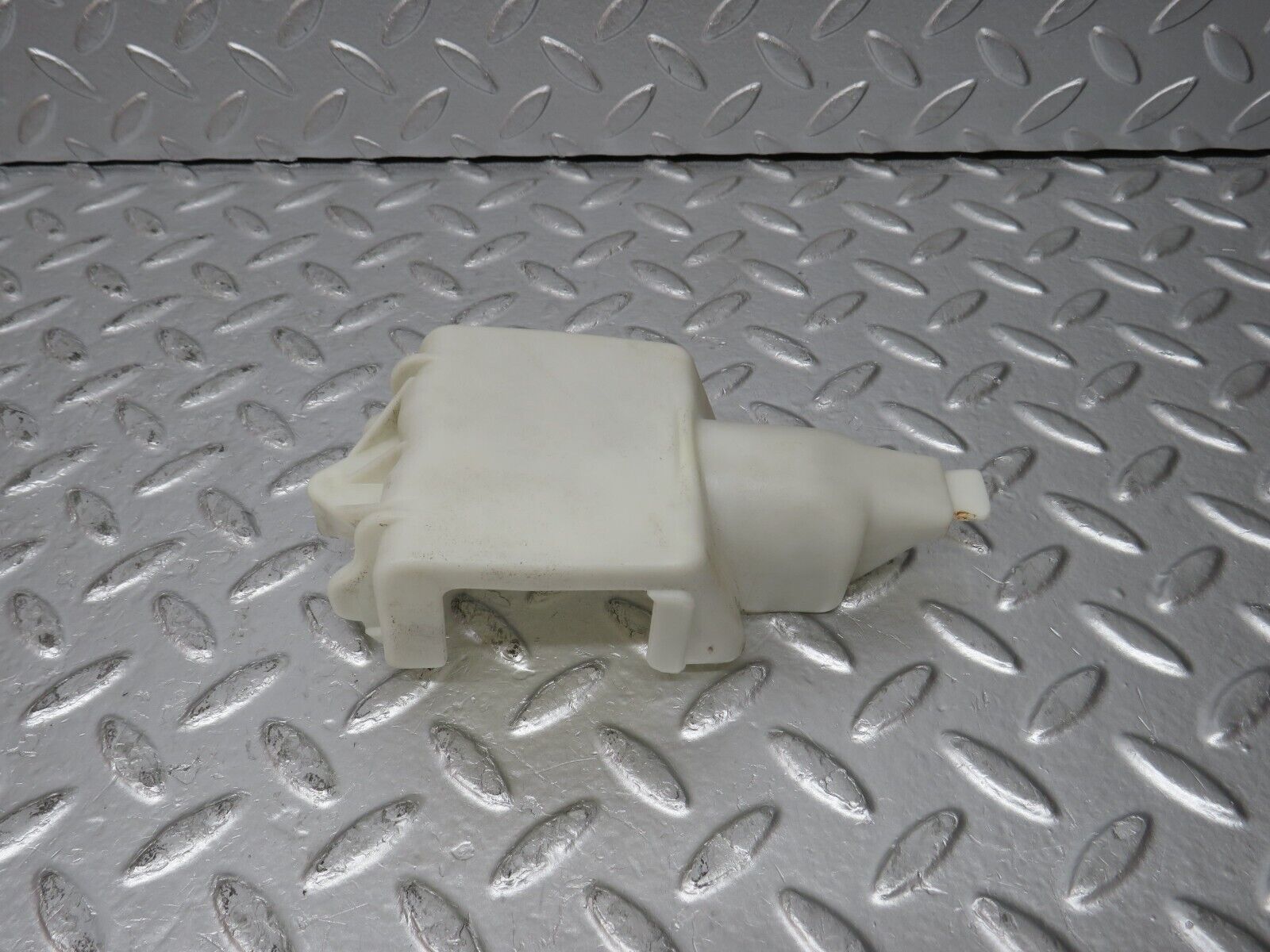 31223 Mercedes-Benz S124 220TE Rear Door Lock Vacuum Actuator Cover 1248050590