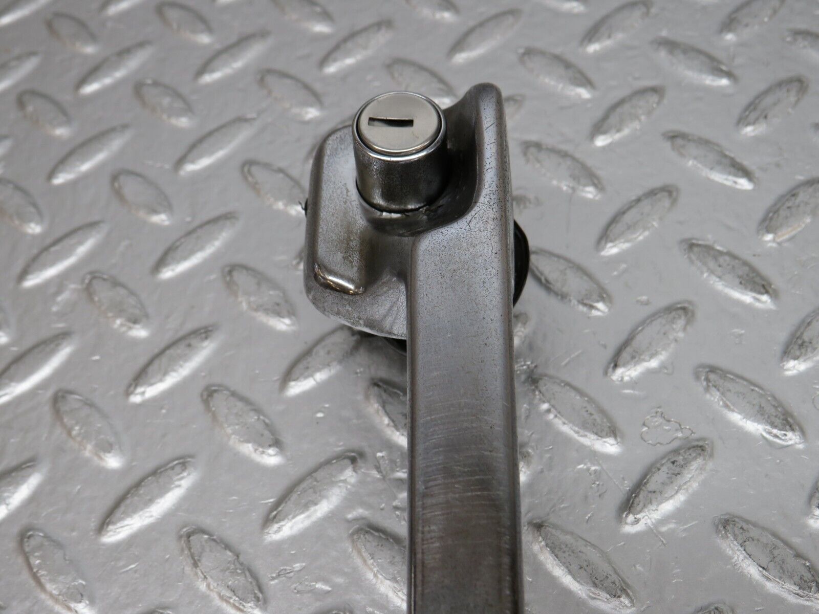 0795 Mercedes-Benz W108 280SE Front Right Door Handle No Key 1087661401