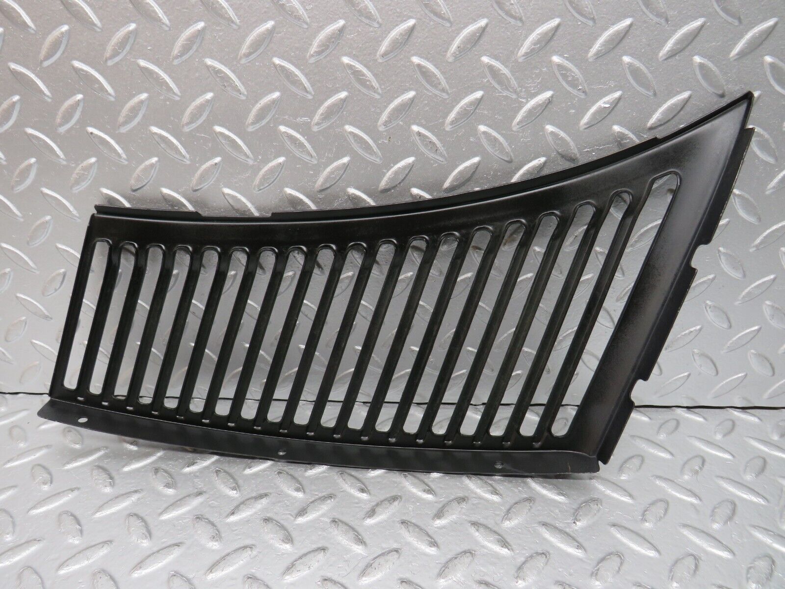 0837 Mercedes-Benz C107 350SLC Coupe Air Intake Grill Right Side