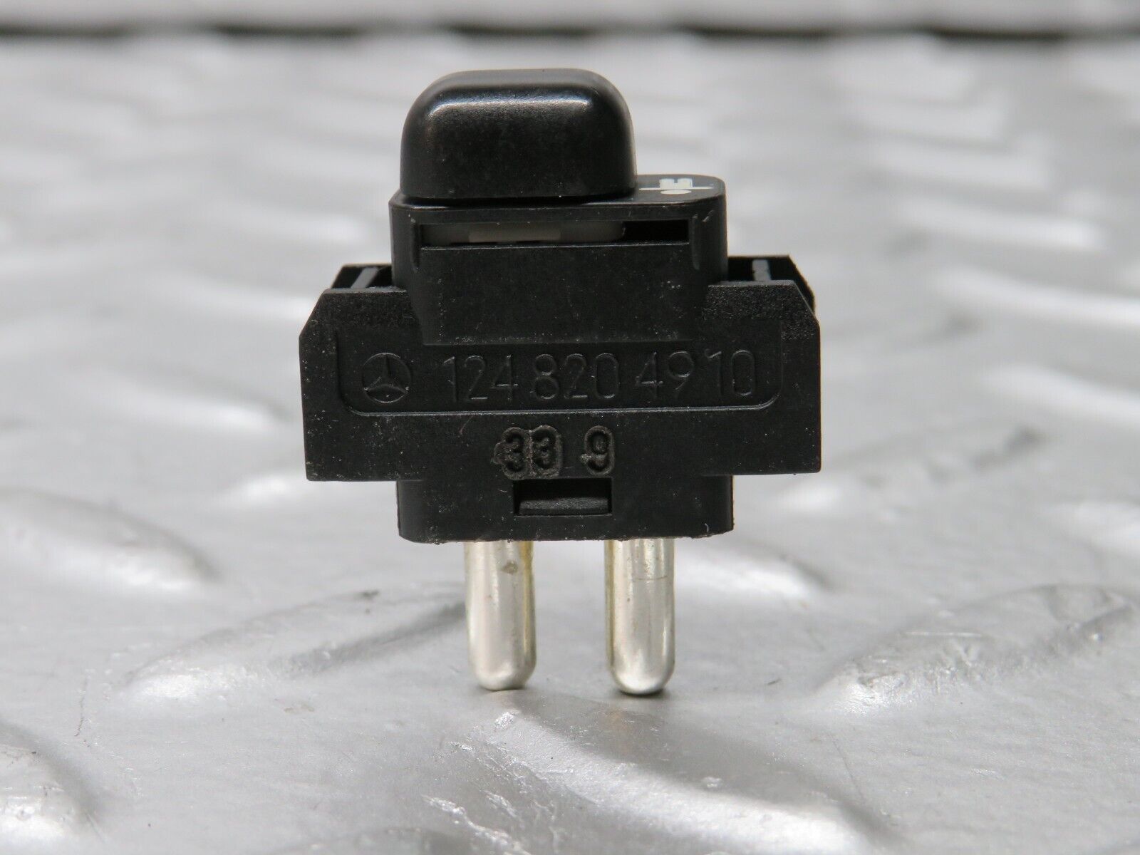 30577 Mercedes-Benz W201 190E 2.0L Child Lock Control Switch 1248204910