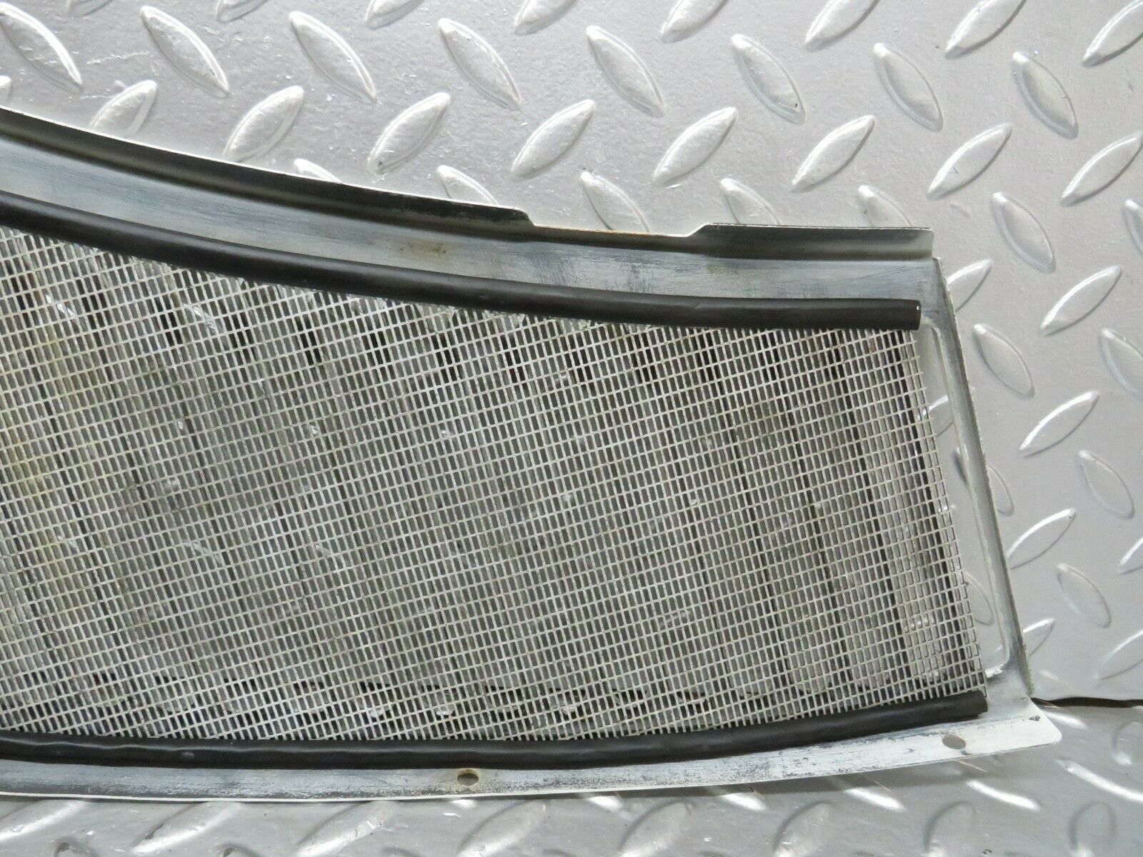 23741 Mercedes-Benz C107 450SLC Coupe Air Intake Grill Left Side