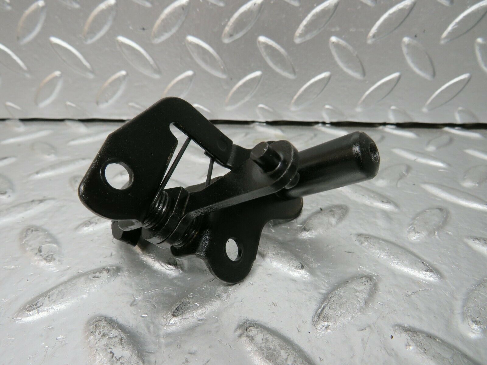 24231 Mercedes-Benz S124 220TE Wagon Bonnet Lock Catch 1248800260