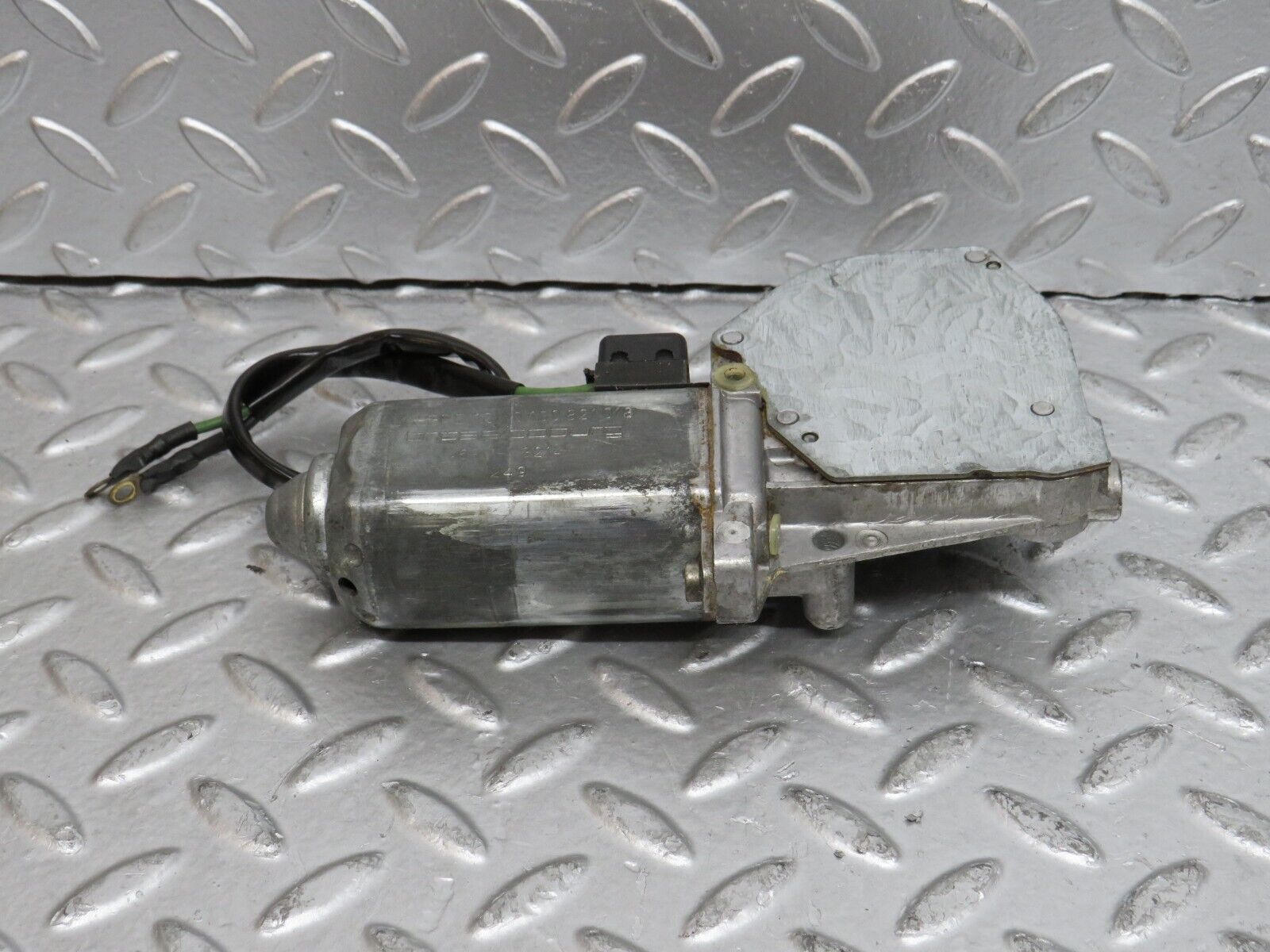 29664 Mercedes-Benz W123 230E Front Left Window Regulator Motor 0130821018