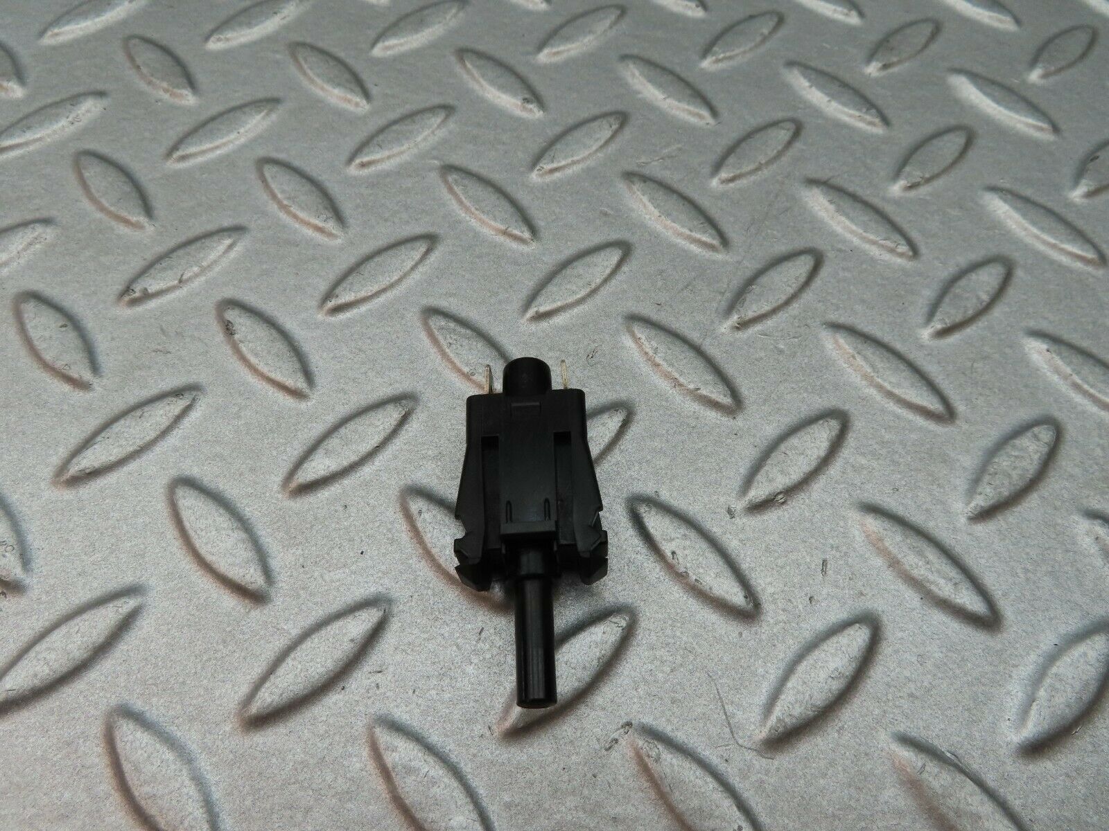 5764 Mercedes-Benz W123 200 Door Contact Switch 0015458714