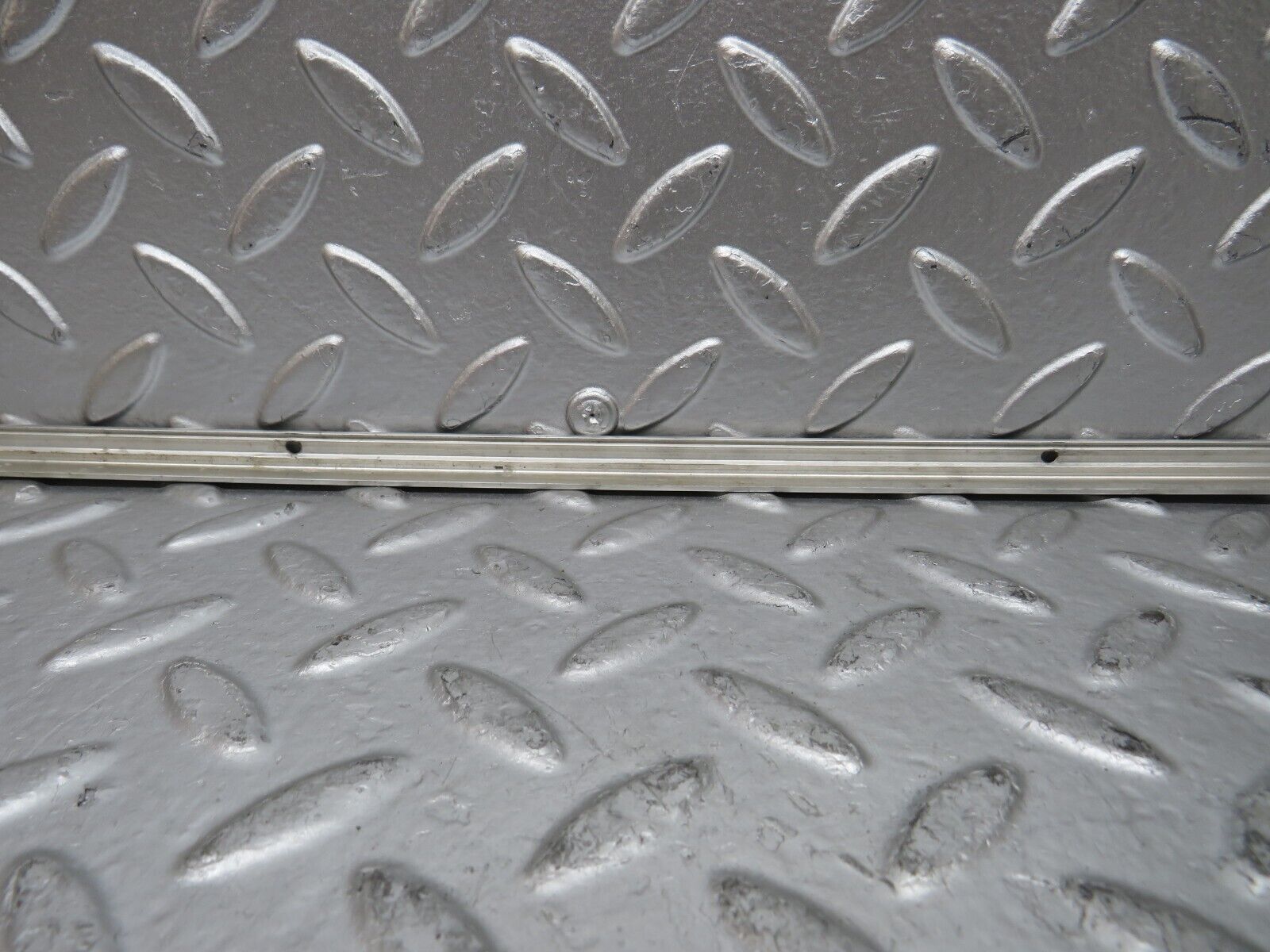 27000 Mercedes-Benz W123 240D Sunroof Chrome Trim