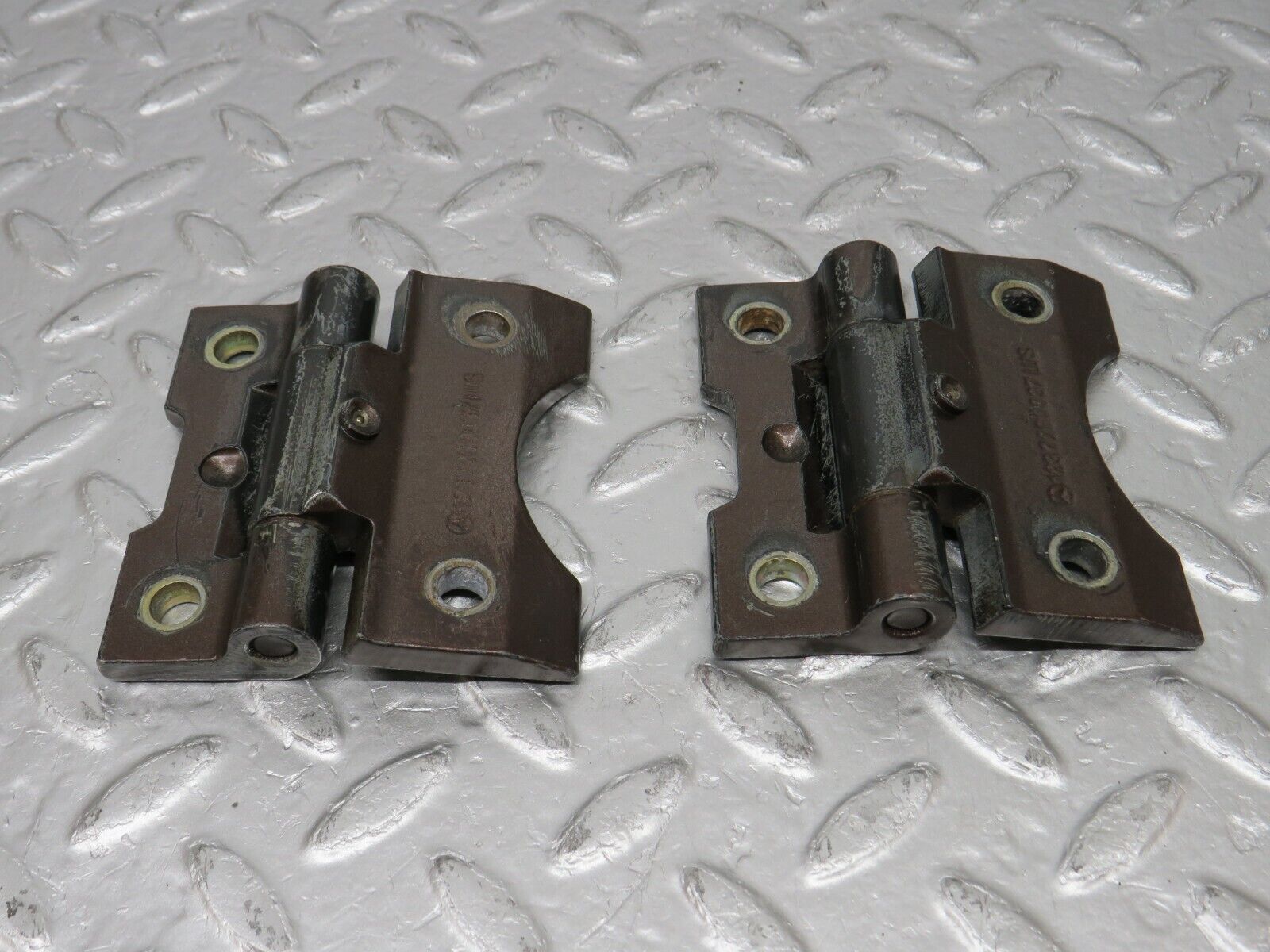 34320 Mercedes-Benz C126 380SEC Coupe Door Hinge Pair 1237200037
