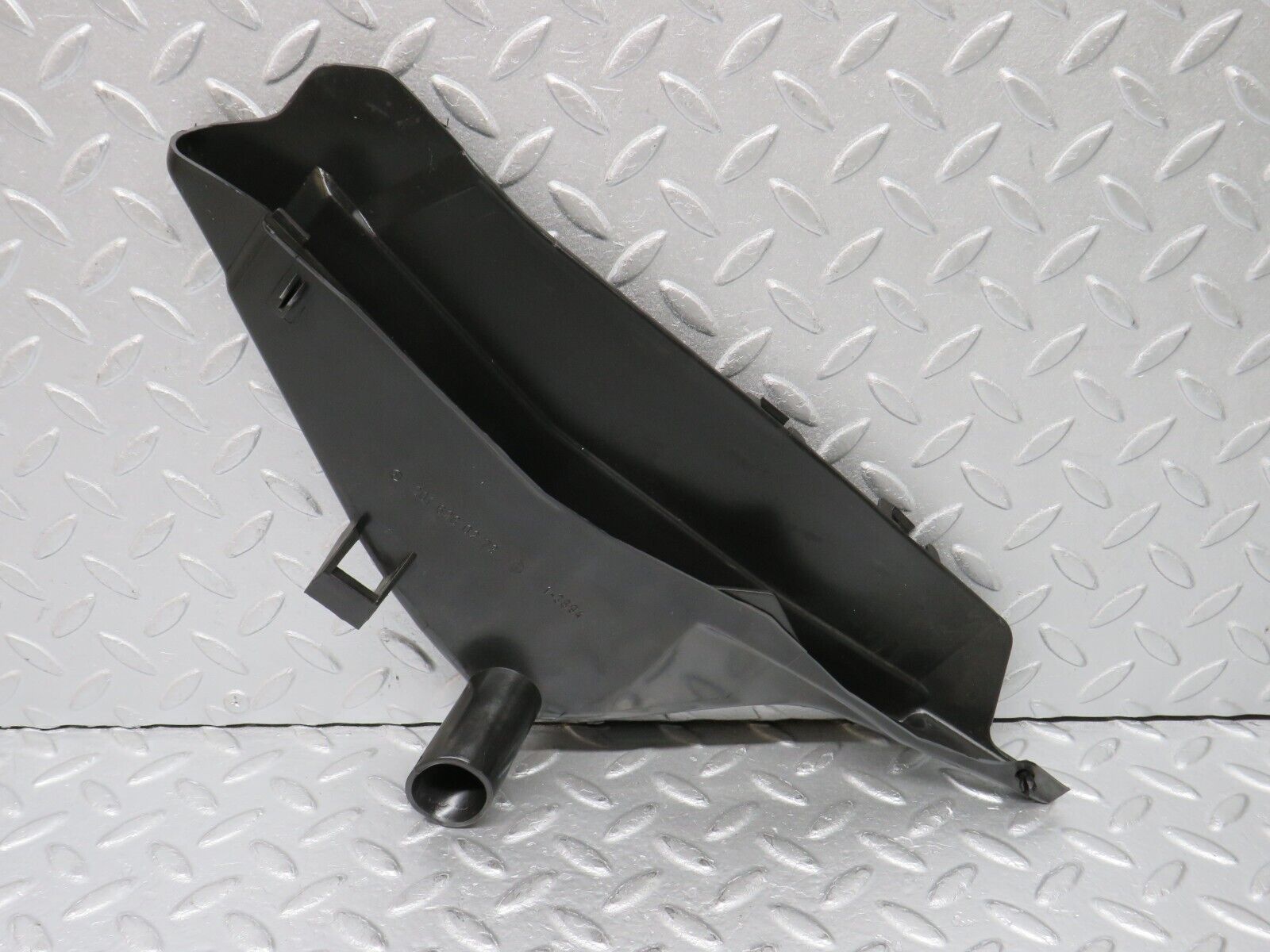 38778 Mercedes-Benz W201 190E 2.6L Front Right Rain Gutter Drain Channel 2016280273