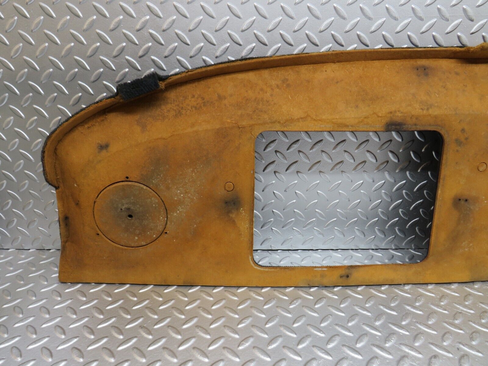 31050 Mercedes-Benz W123 200D Parcel Shelf