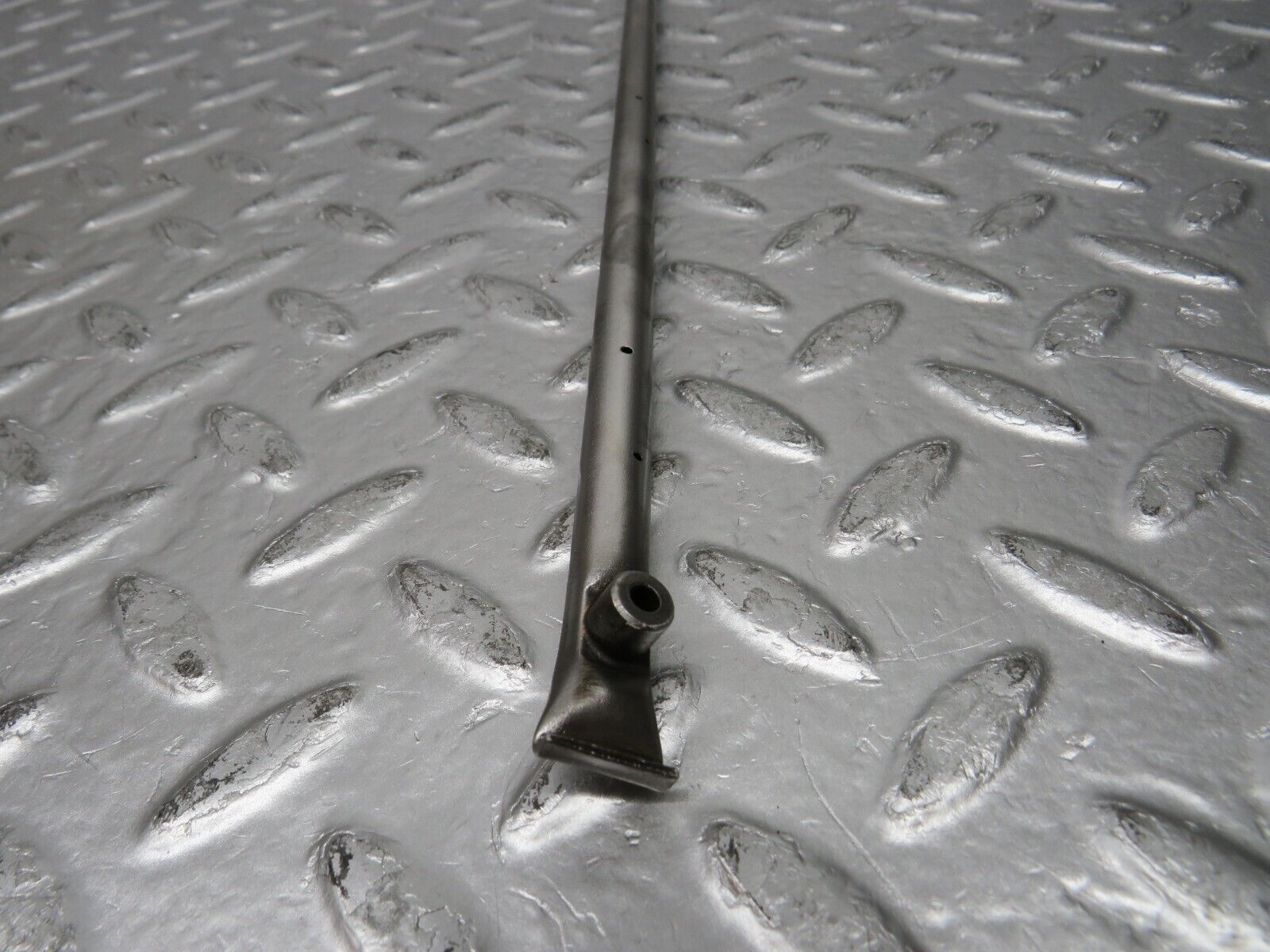 30879 Mercedes-Benz W201 190E 2.0L Camshaft Oil Tube