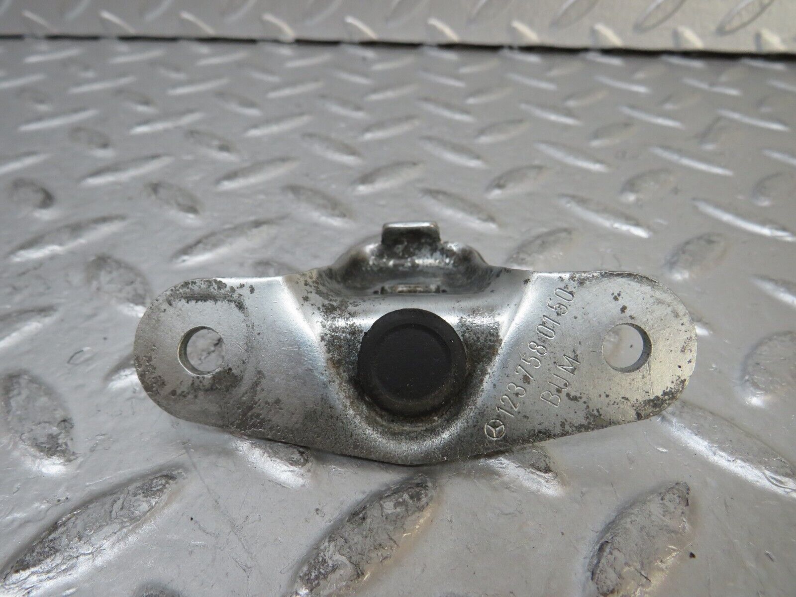 26921 Mercedes-Benz W123 240D Trunk Lock Latch 1237580150