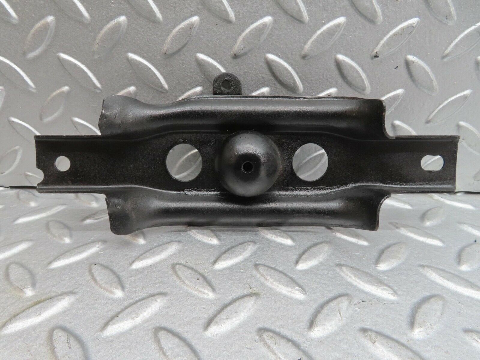 13881 Mercedes-Benz C107 280SLC Cardan Shaft Drive Shaft Bracket