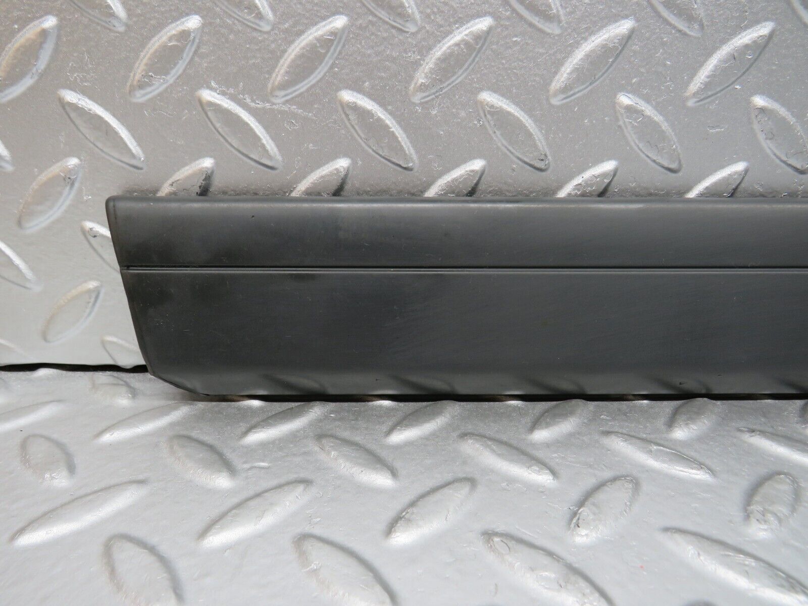 32305 Mercedes-Benz S124 300TE Wagon Rear Right Door Centre Moulding Trim