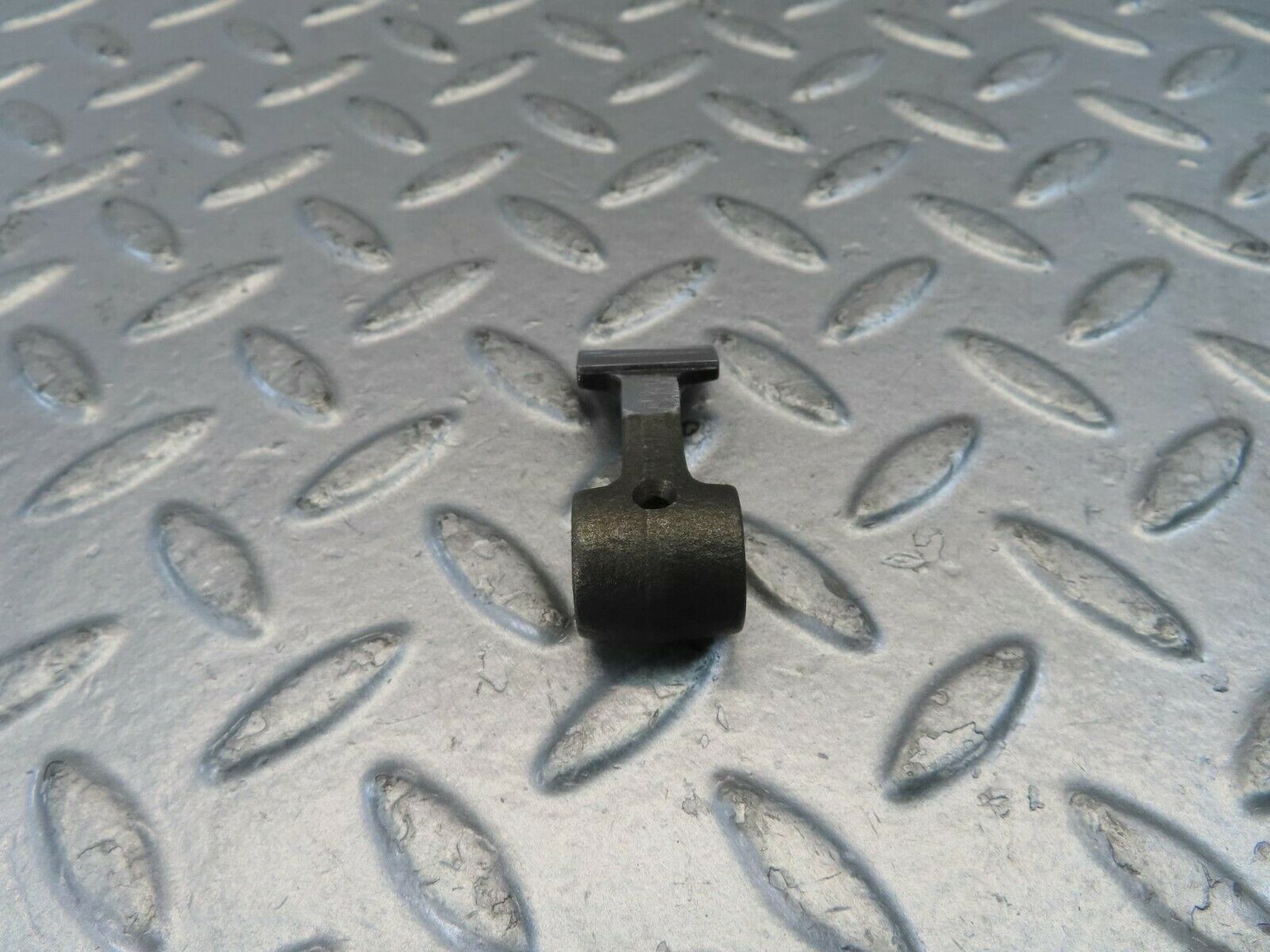 10977 Mercedes-Benz W115 220D Rocker Arm