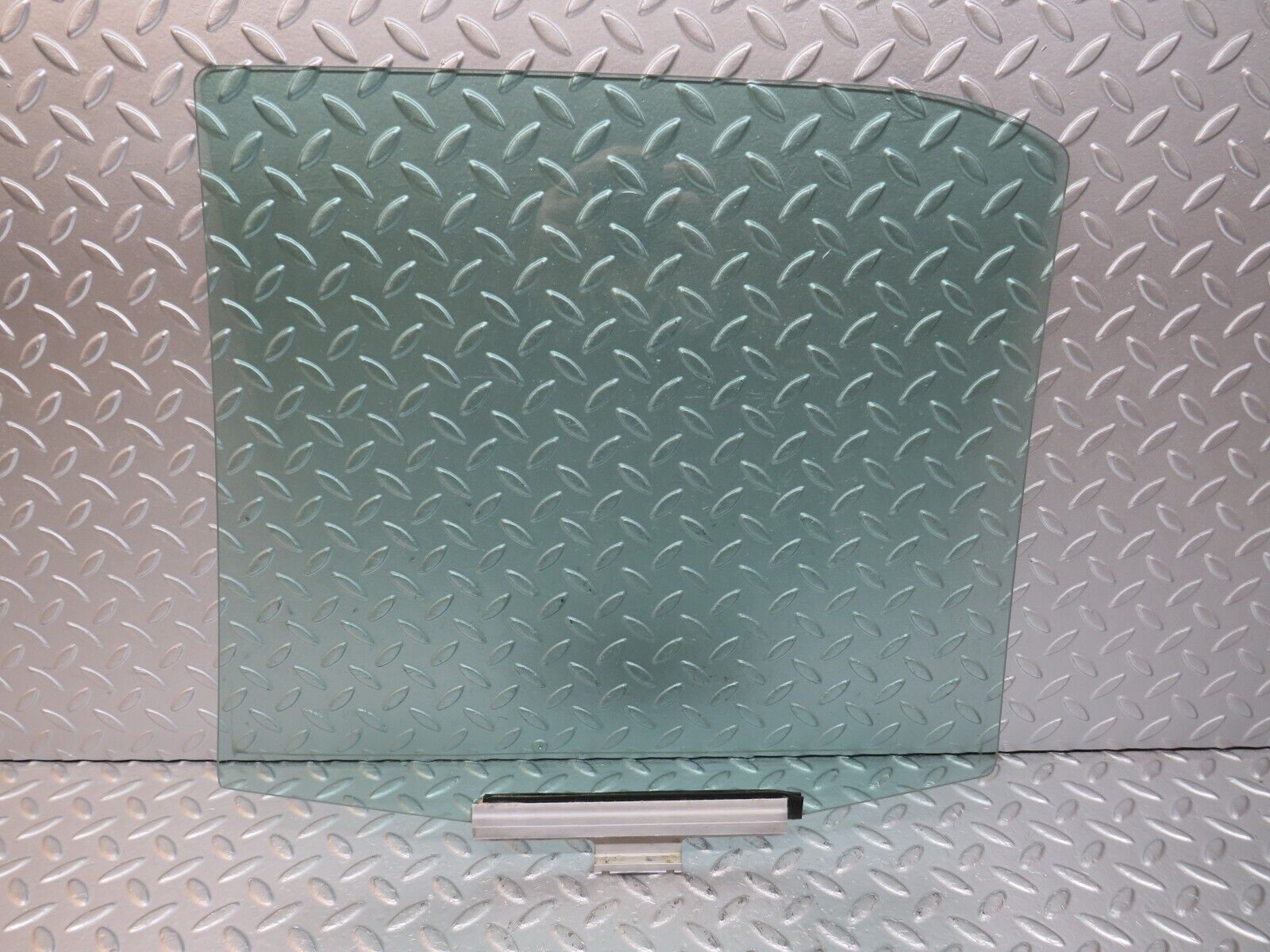 33831 Mercedes-Benz W201 190E 2.0L Rear Right Door Window Glass