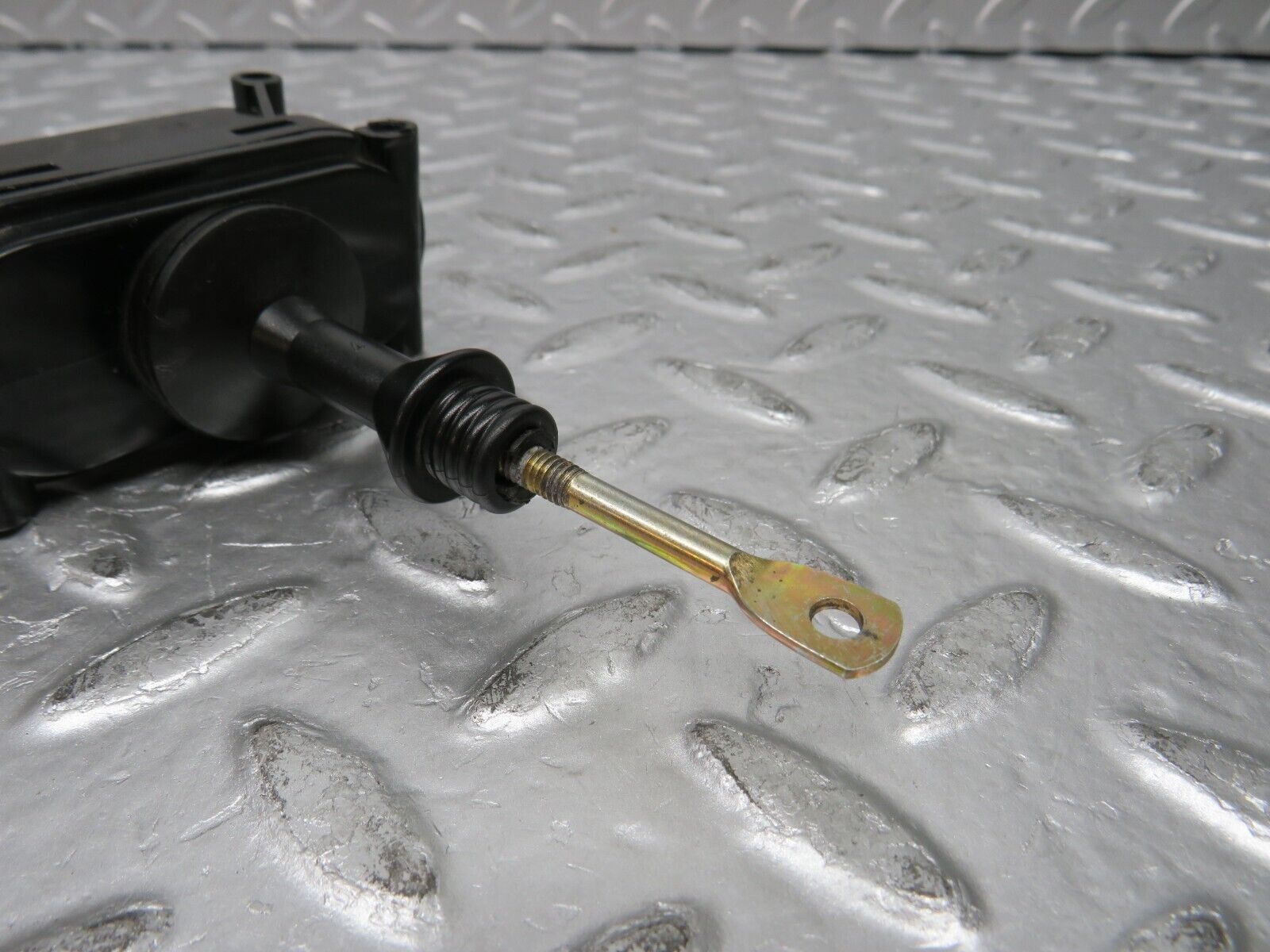 30876 Mercedes-Benz W201 190E 2.0L Door Lock Vacuum Actuator Front Left