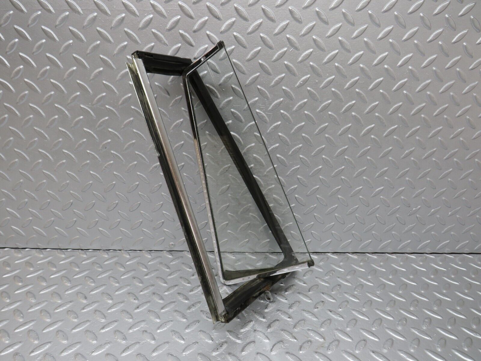 40500 Mercedes-Benz W110 230 Front Right Quarter Window