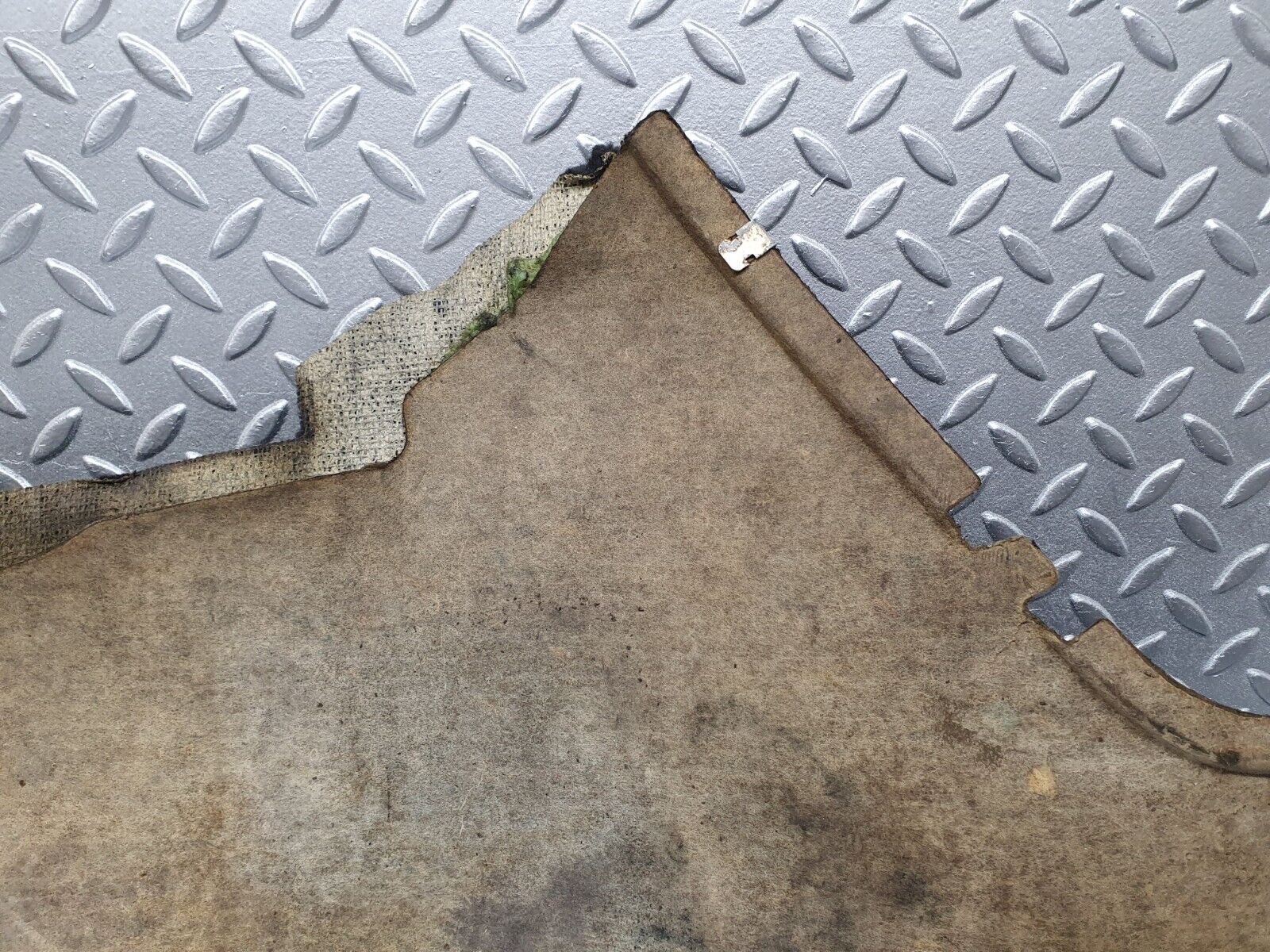 40720 Mercedes-Benz W123 300D Centre Console Carpet Right Side Black