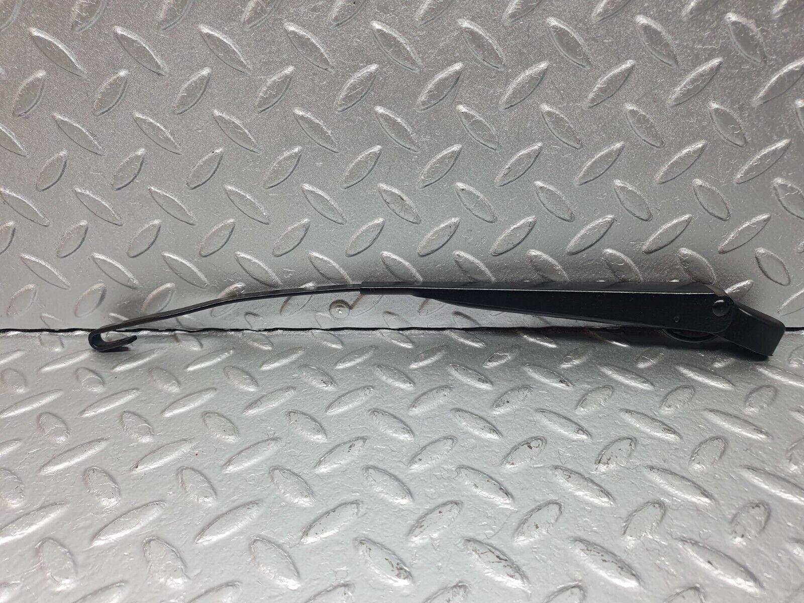 40731 Mercedes-Benz W123 300D Wiper Arm Bosch Left Side 3399990553