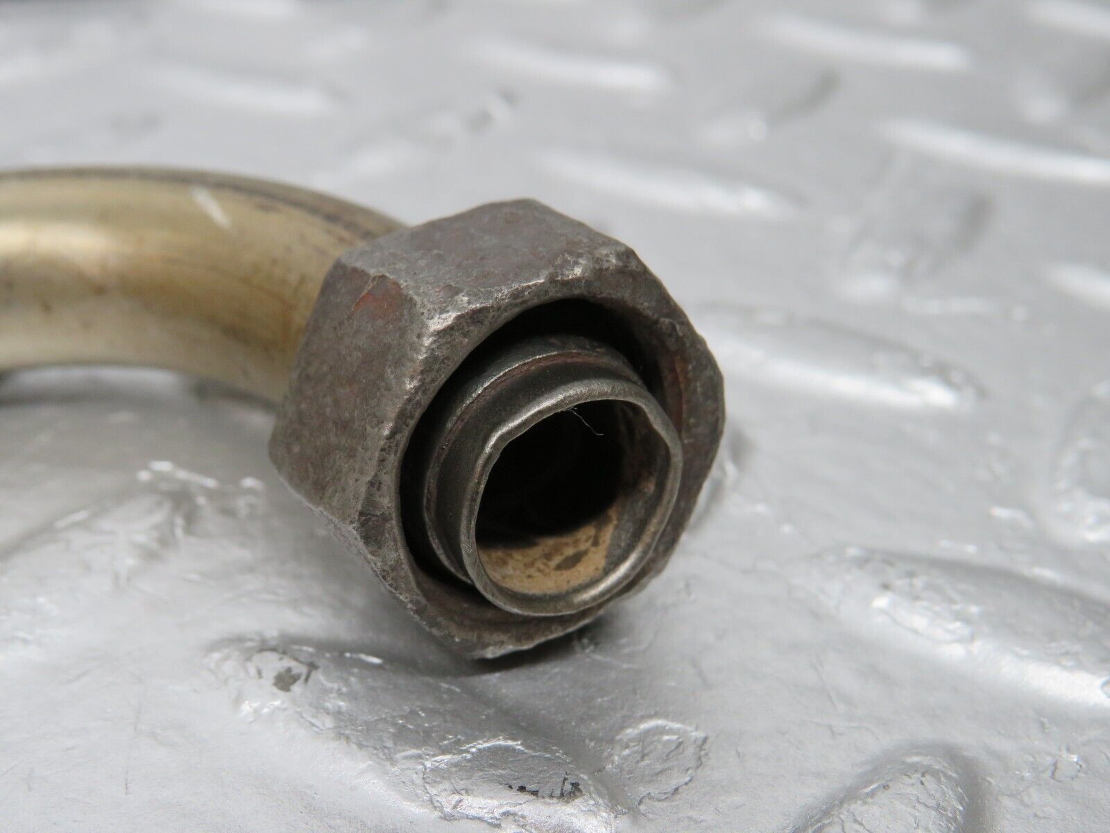 34655 Mercedes-Benz C126 380SEC Coupe EGR Valve Hose Pipe