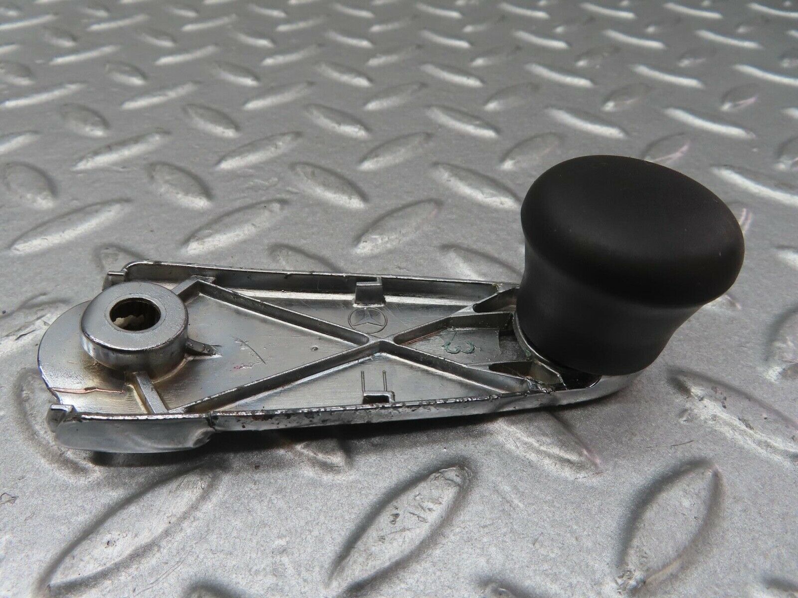 13550 Mercedes-Benz W123 200 Window Lifter Crank Handle