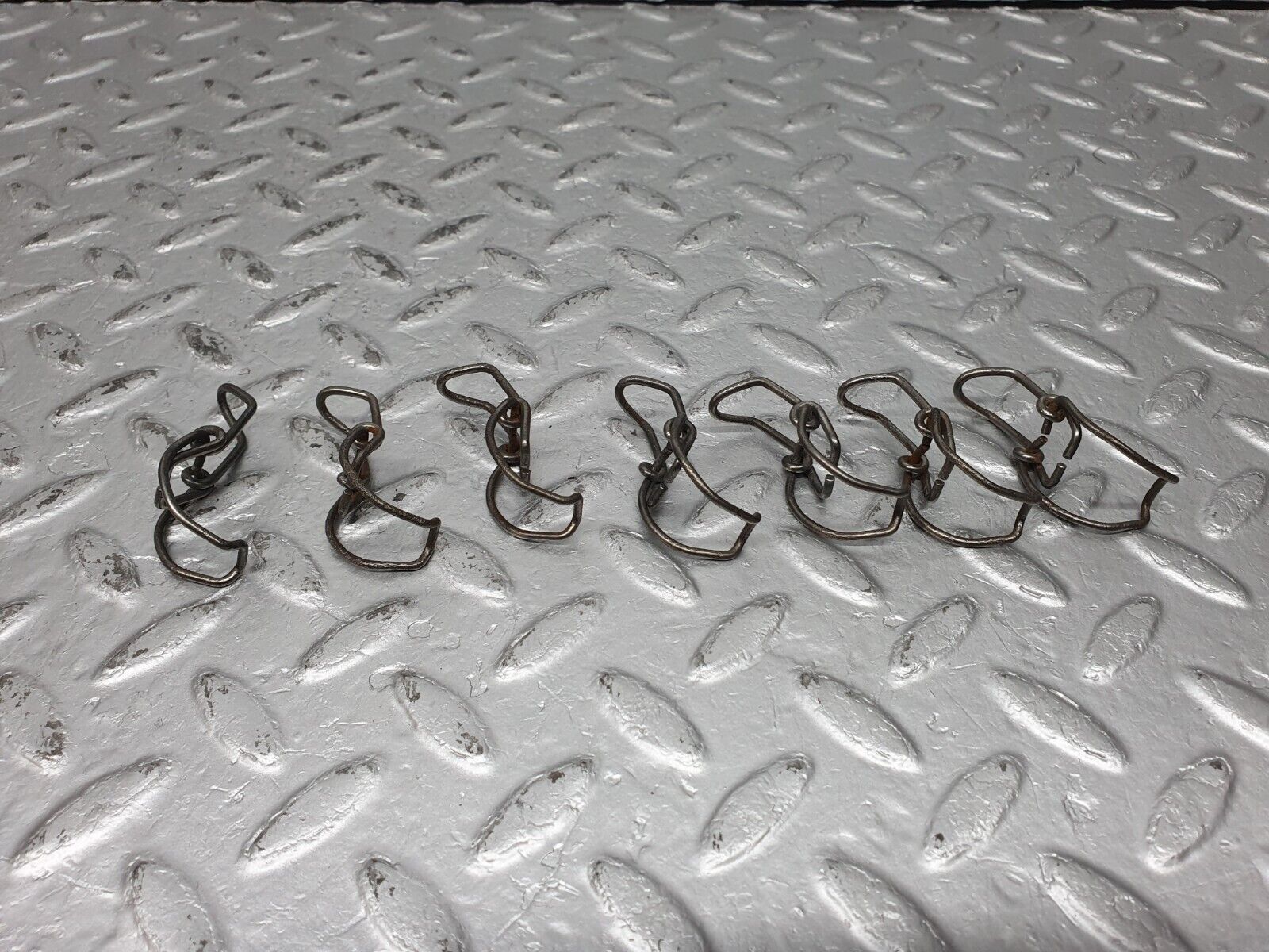 41196 Mercedes-Benz W126 300SE Air Filter Box Housing Clip Set 7x