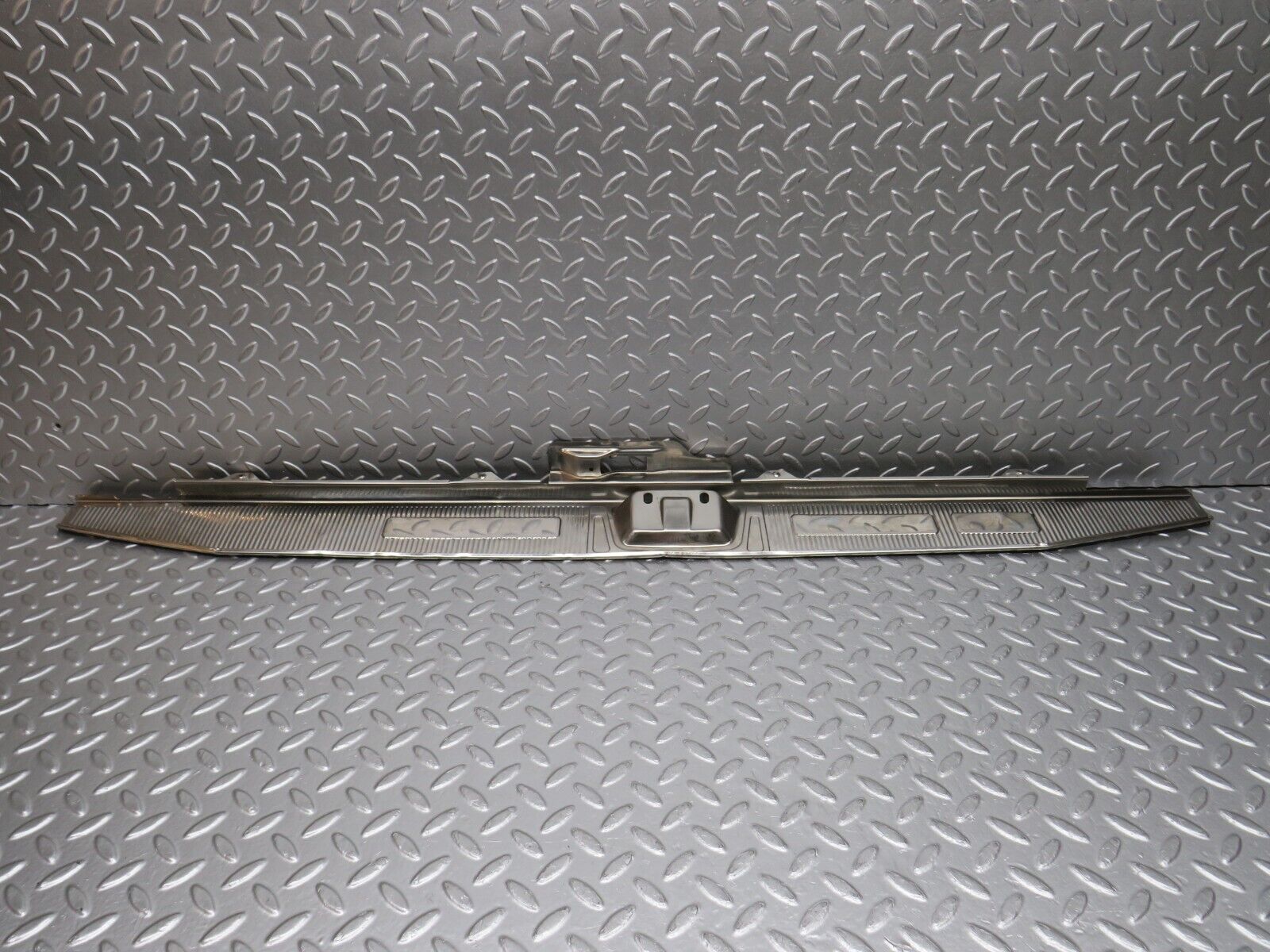 32501 Mercedes-Benz S124 300TE Trunk Edge Chrome Moulding 1246980089 000584503
