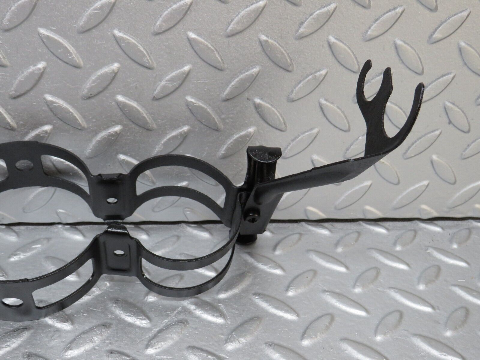 36779 Mercedes-Benz W201 190E 2.0L Fuel Pump Fuel Filter Bracket