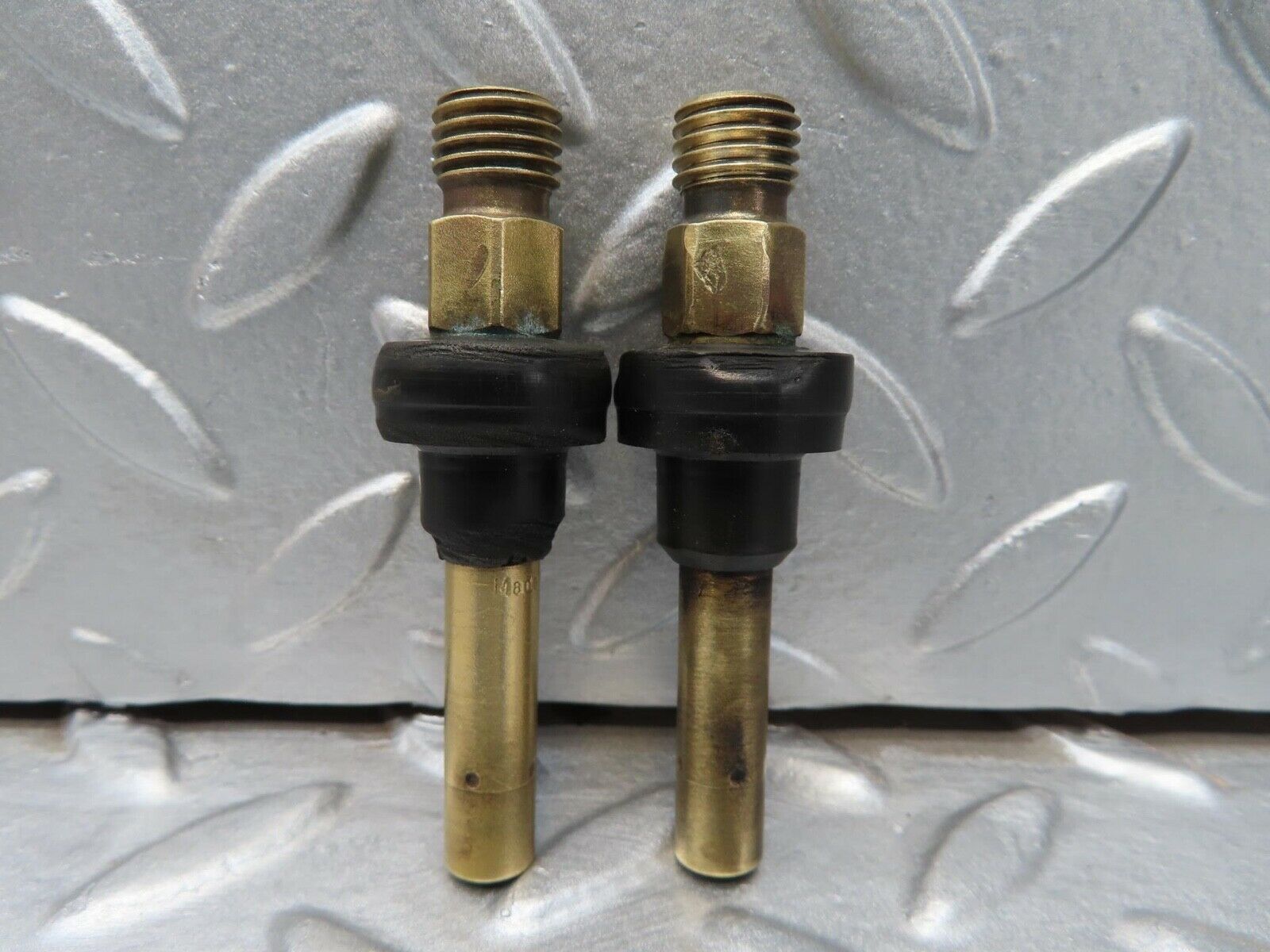 15938 Mercedes-Benz W123 280E 2x Fuel Injectors Bosch 0437502010